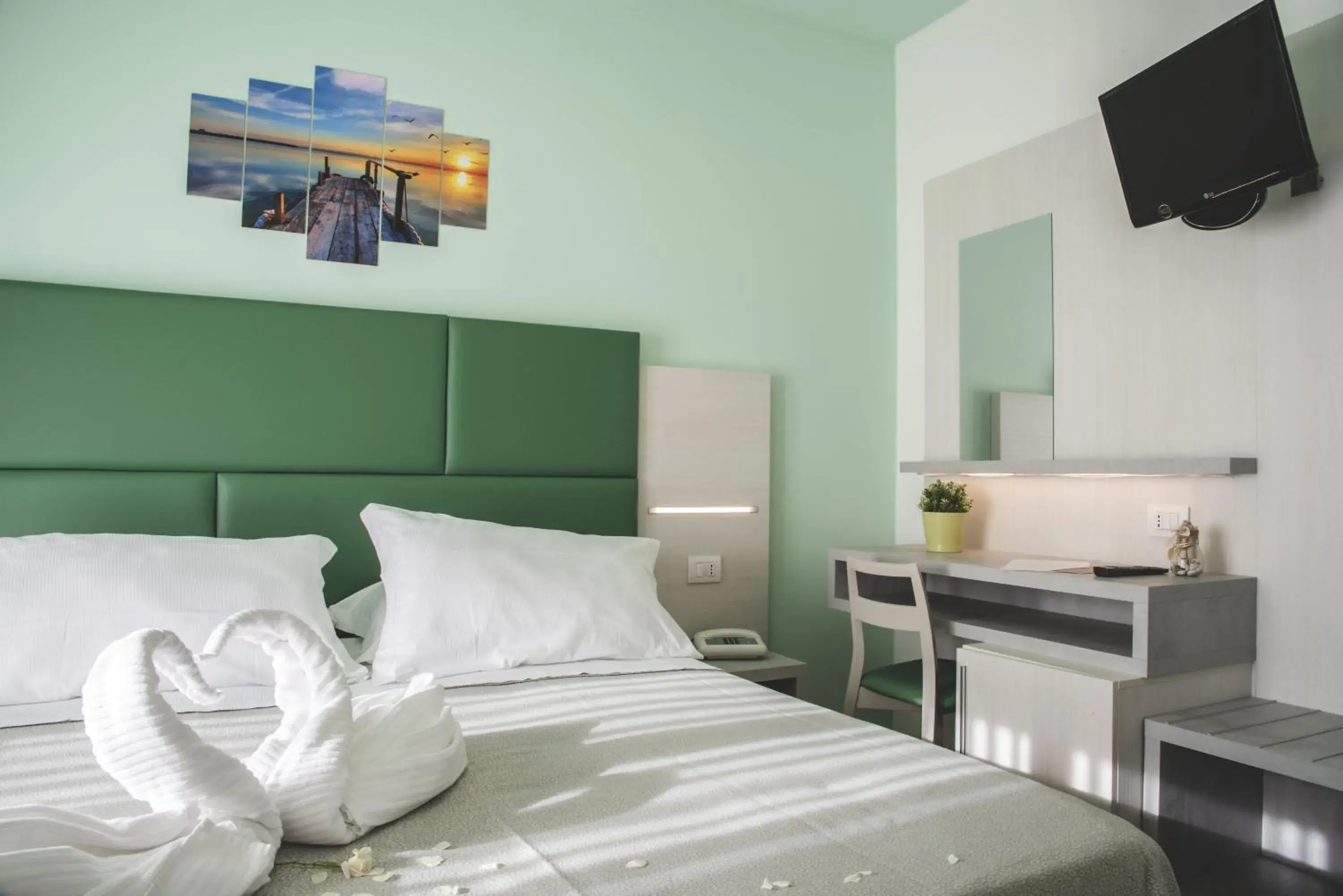 Double or Twin Room - single occupancy in Hotel Continental Double or Twin Room - single occupancy in Hotel Continental