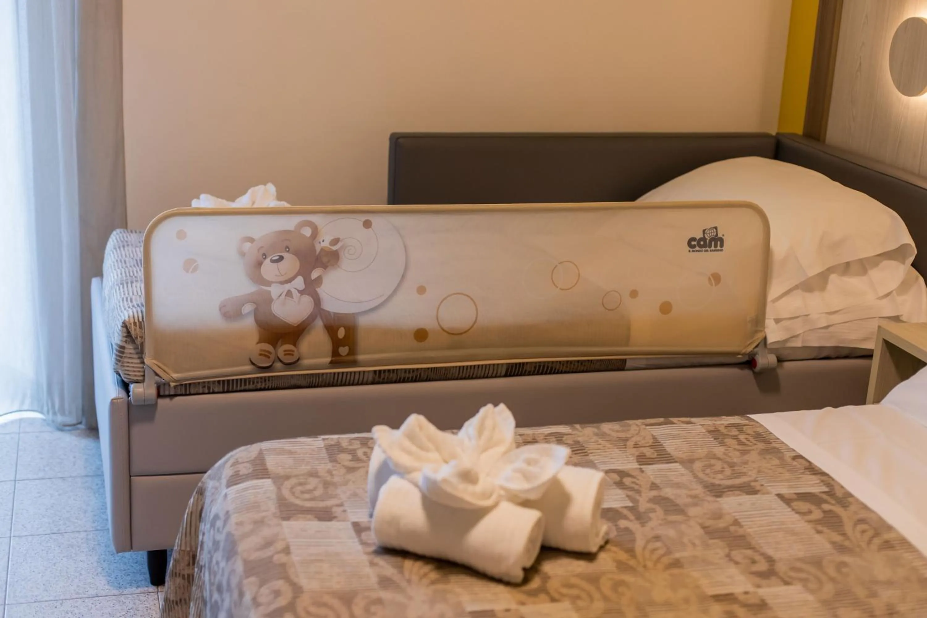 Photo of the whole room, Bed in Hotel Continental