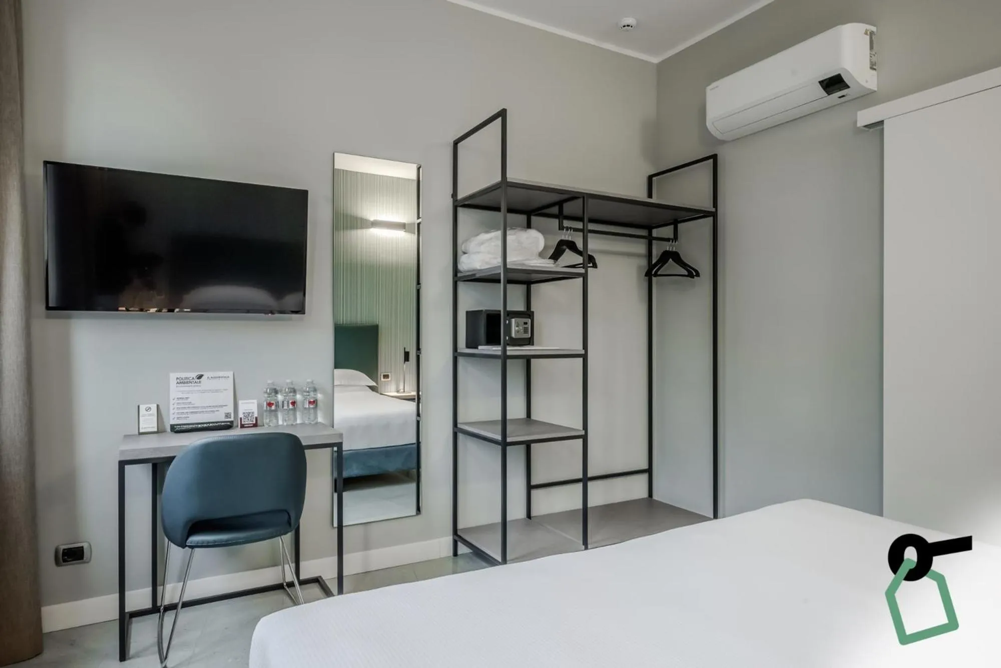 Bedroom, Bed in Hotiday Apartments La Spezia