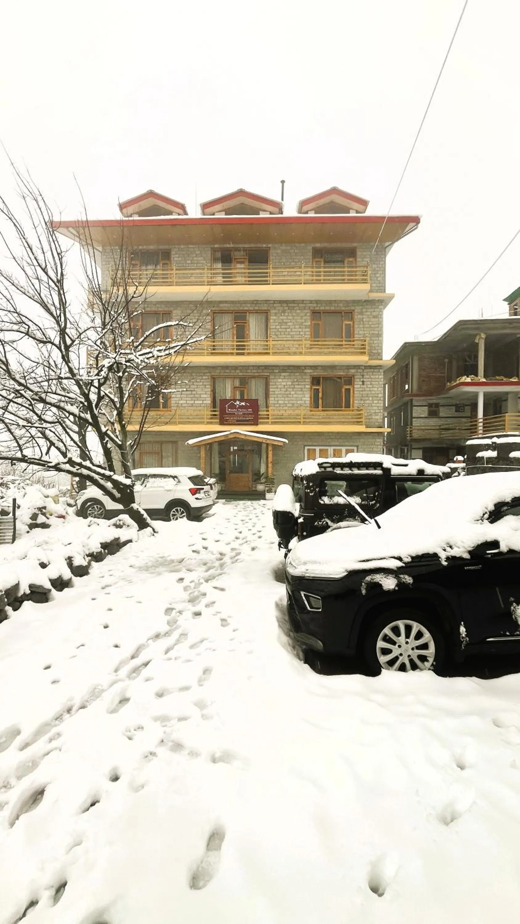 Property building in WANDER THRIVES INN By Ads Manali