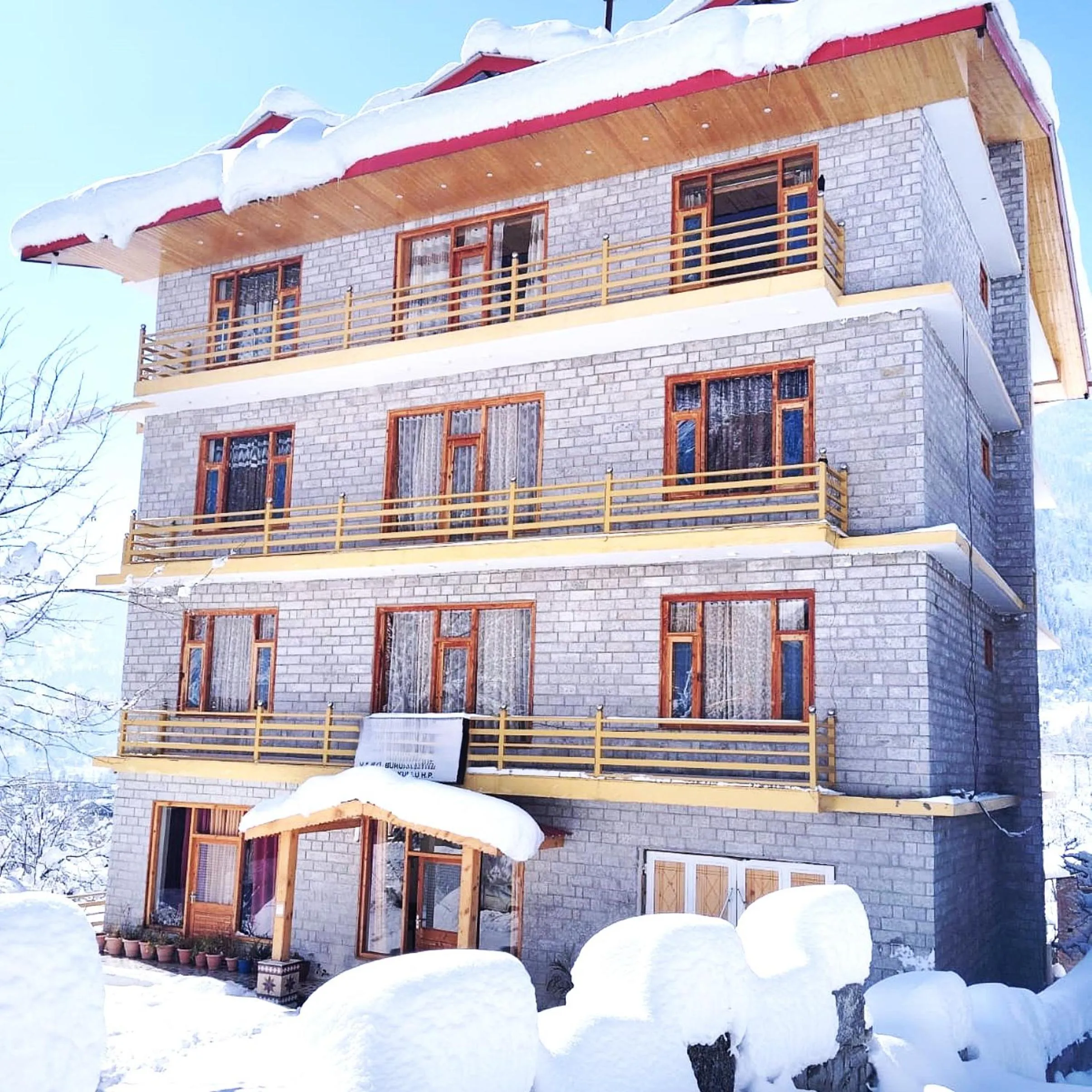Property building in WANDER THRIVES INN By Ads Manali