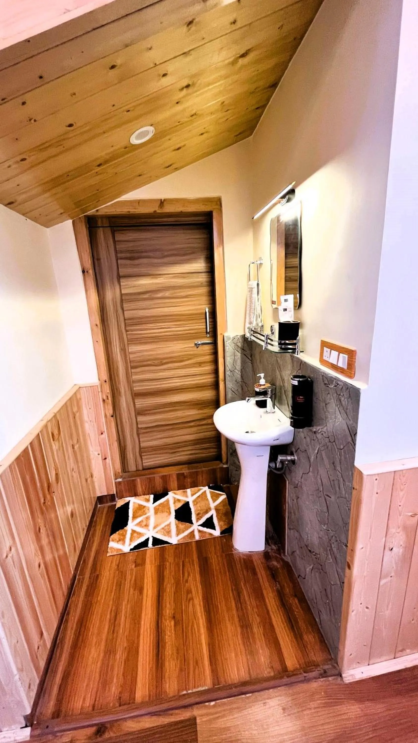 Toilet in WANDER THRIVES INN By Ads Manali