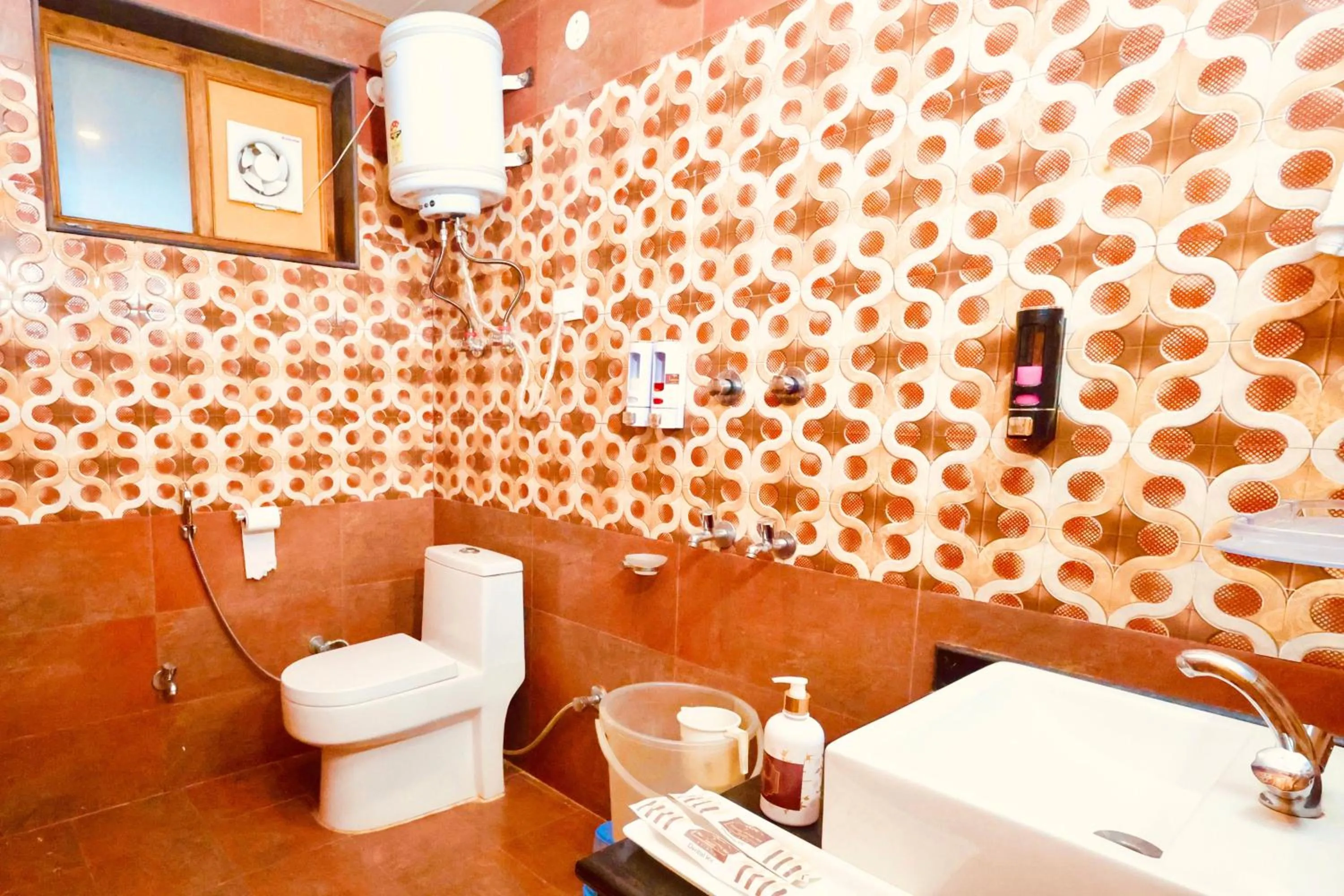 Toilet in WANDER THRIVES INN By Ads Manali