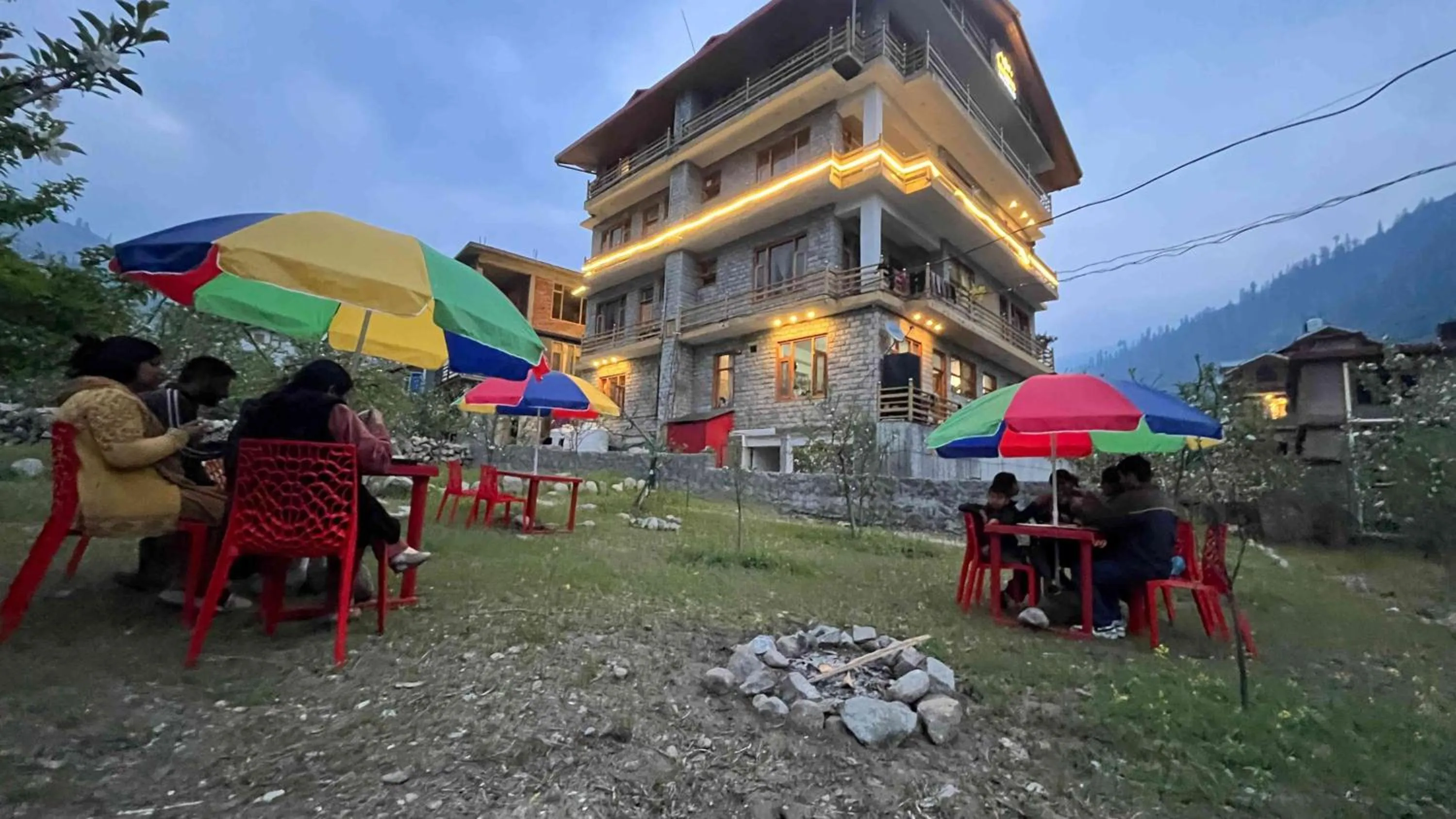 Restaurant/places to eat in WANDER THRIVES INN By Ads Manali