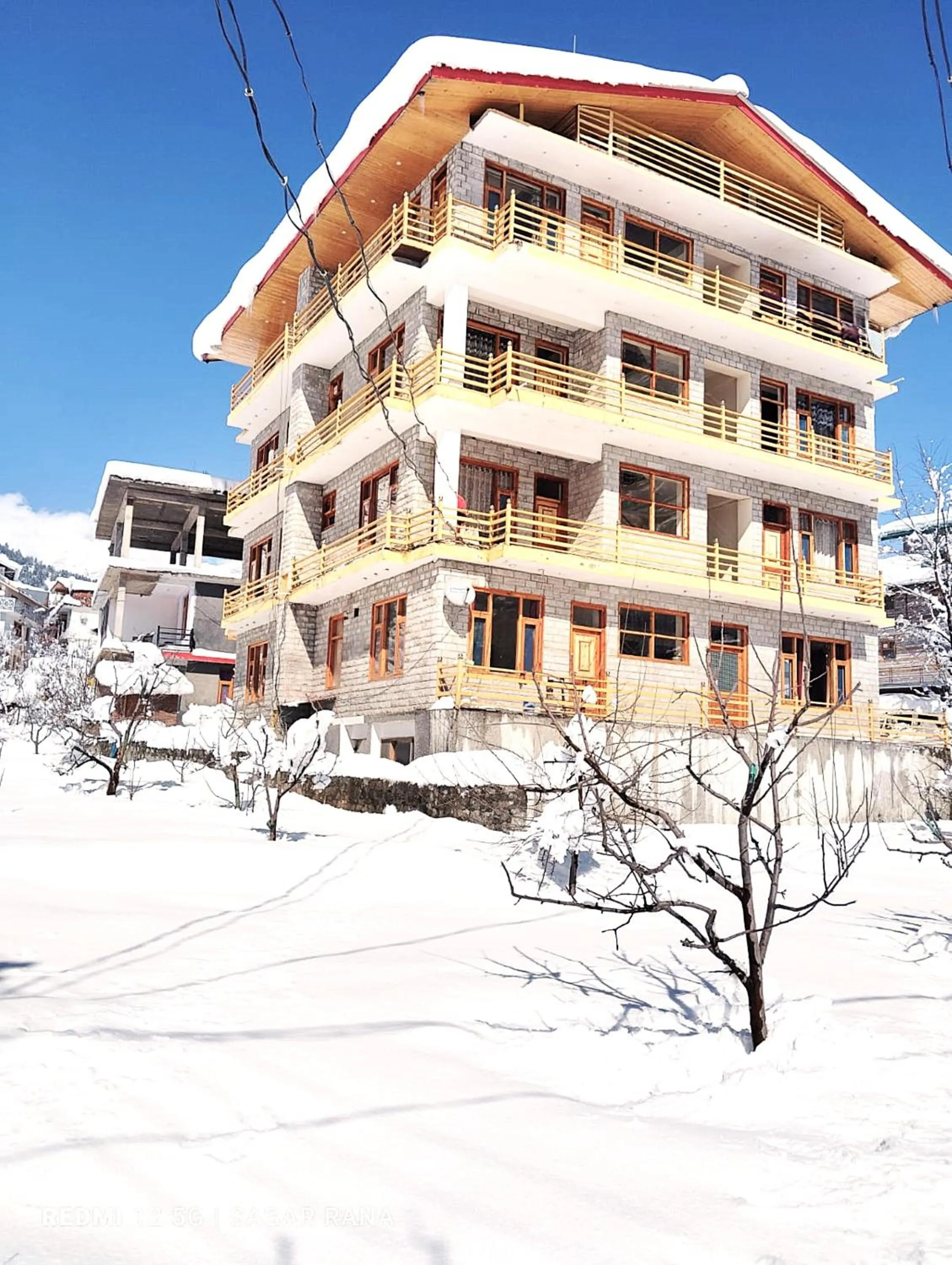 Property building in WANDER THRIVES INN By Ads Manali