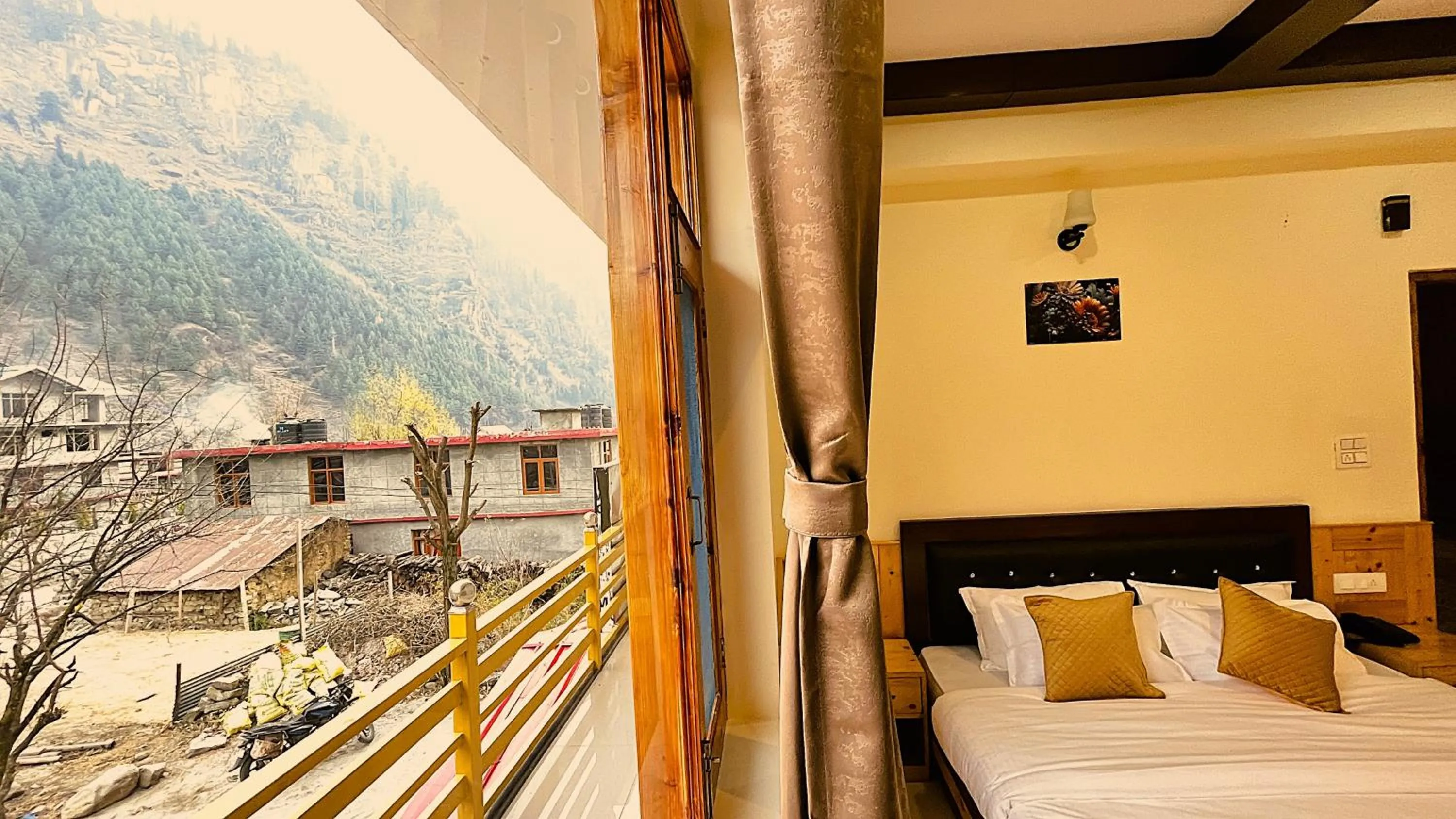Bedroom in WANDER THRIVES INN By Ads Manali