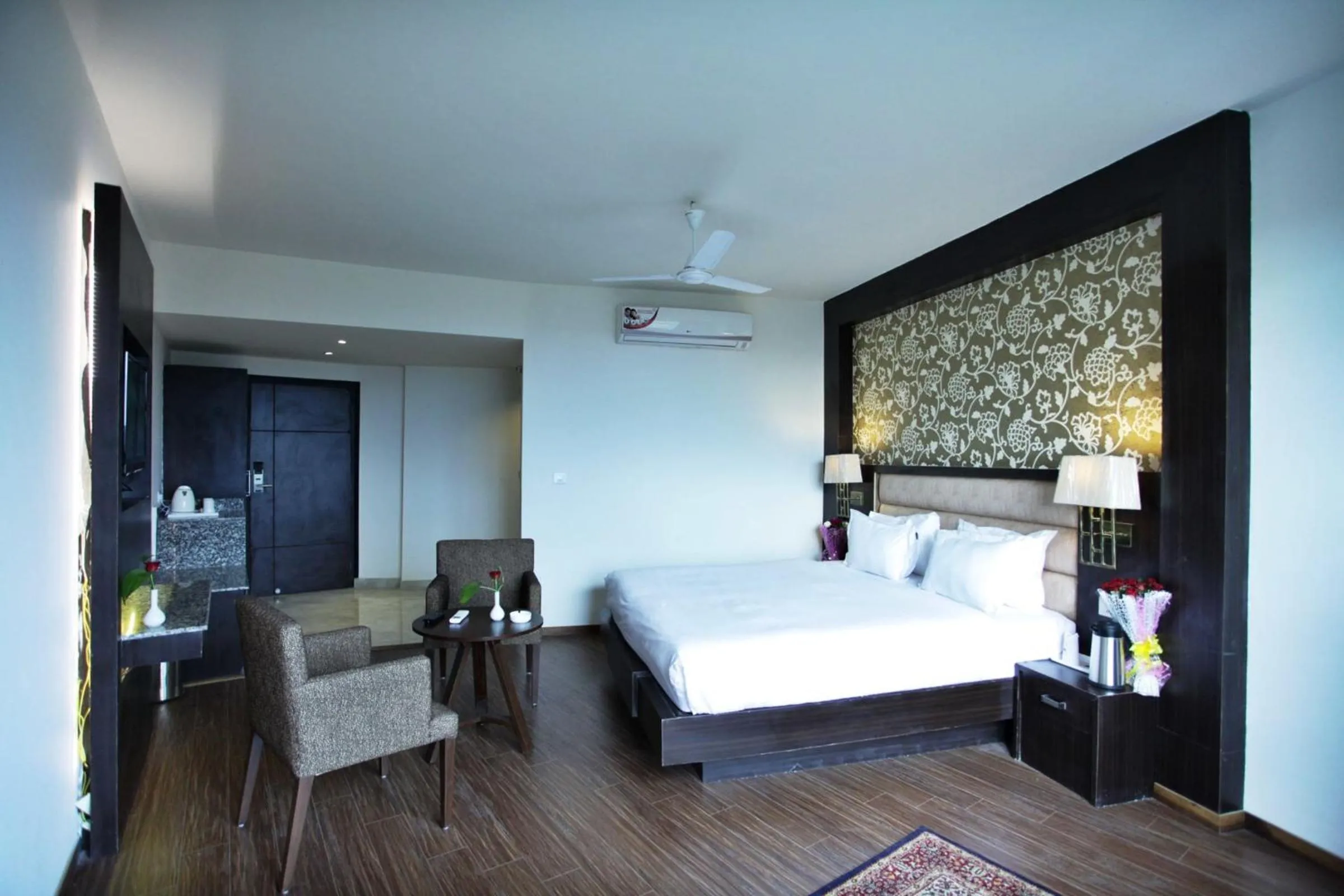 Decorative detail, Bed in Lemon Tree Hotel, Katra