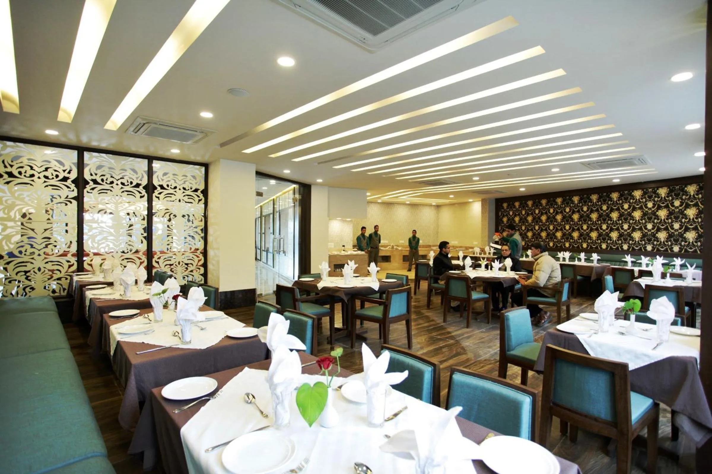 Restaurant/places to eat in Lemon Tree Hotel, Katra