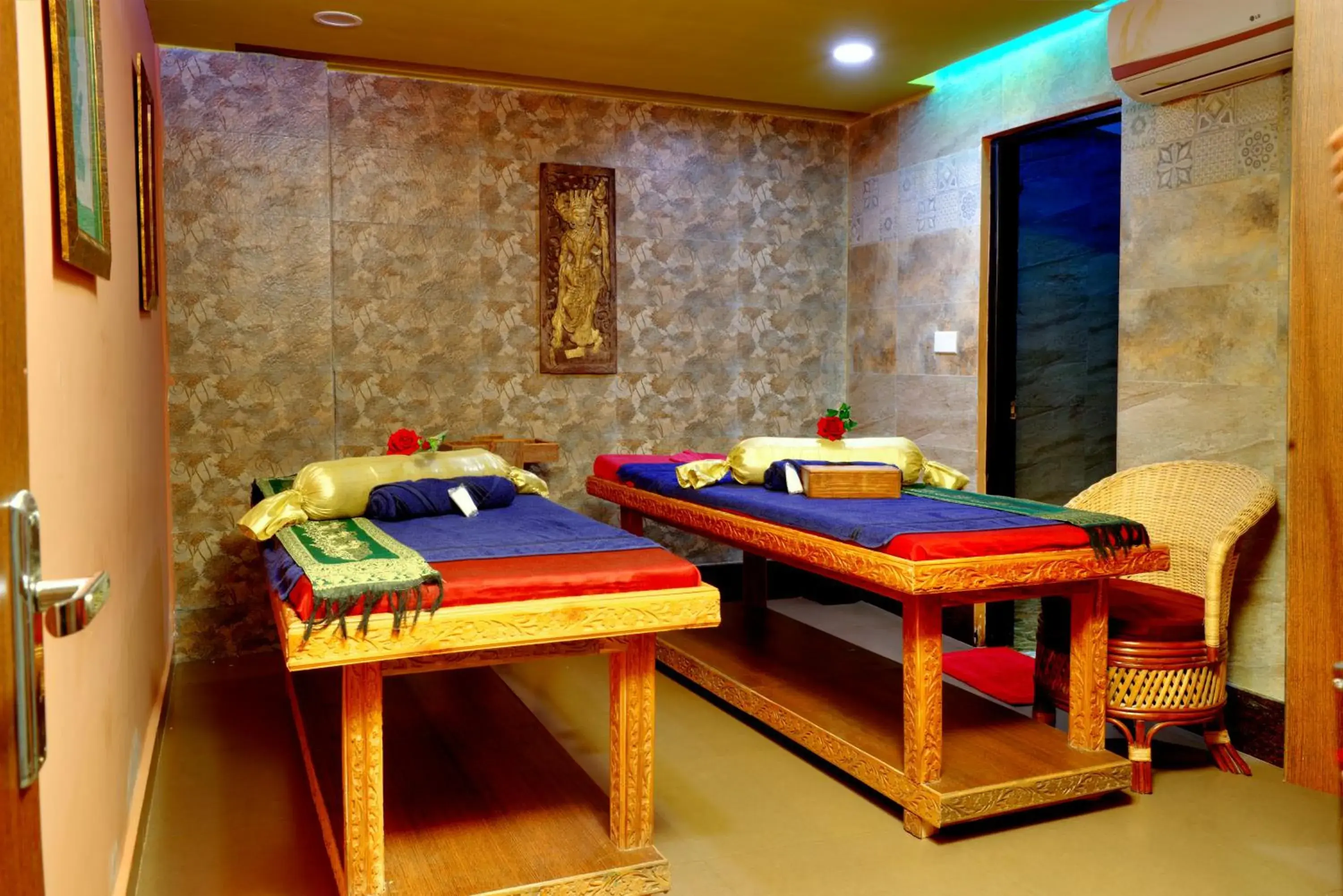 Spa and wellness centre/facilities, Bed in Lemon Tree Hotel, Katra Spa and wellness centre/facilities, Bed in Lemon Tree Hotel, Katra