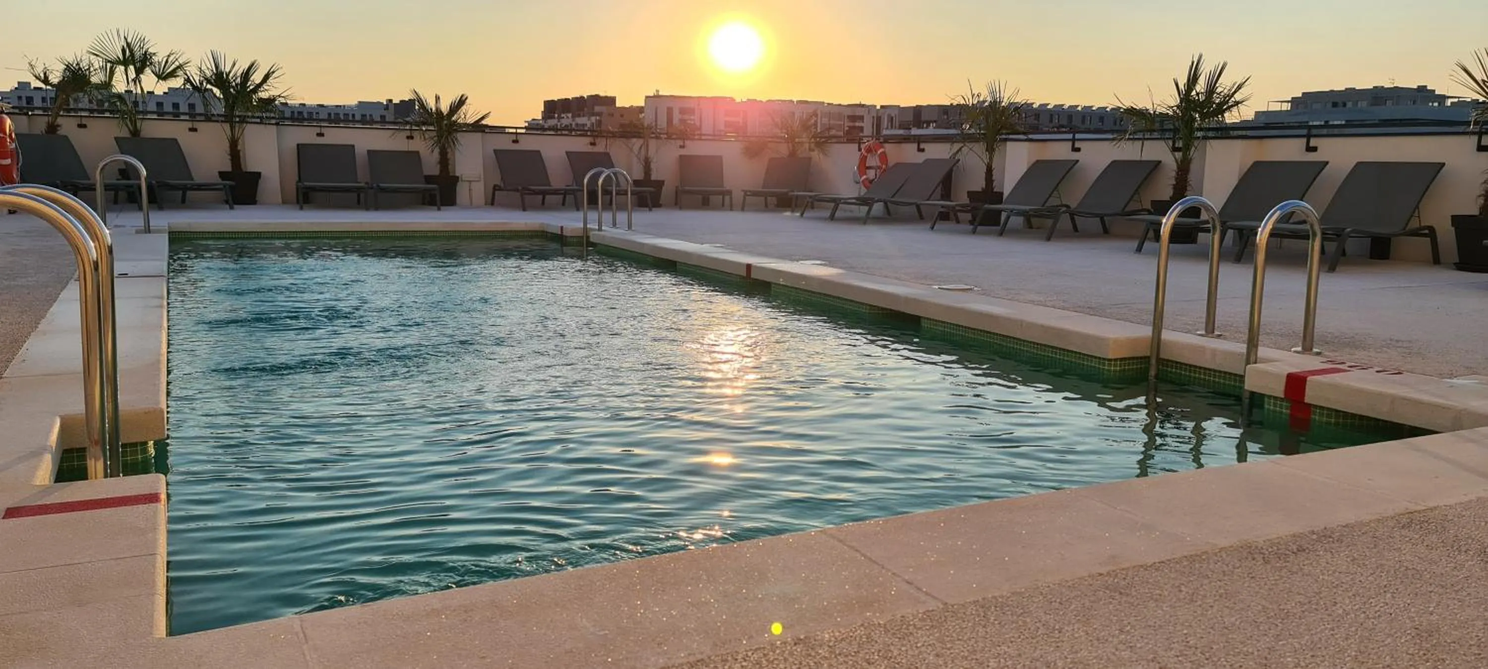 Swimming pool in Ibis Styles Madrid Airport Valdebebas