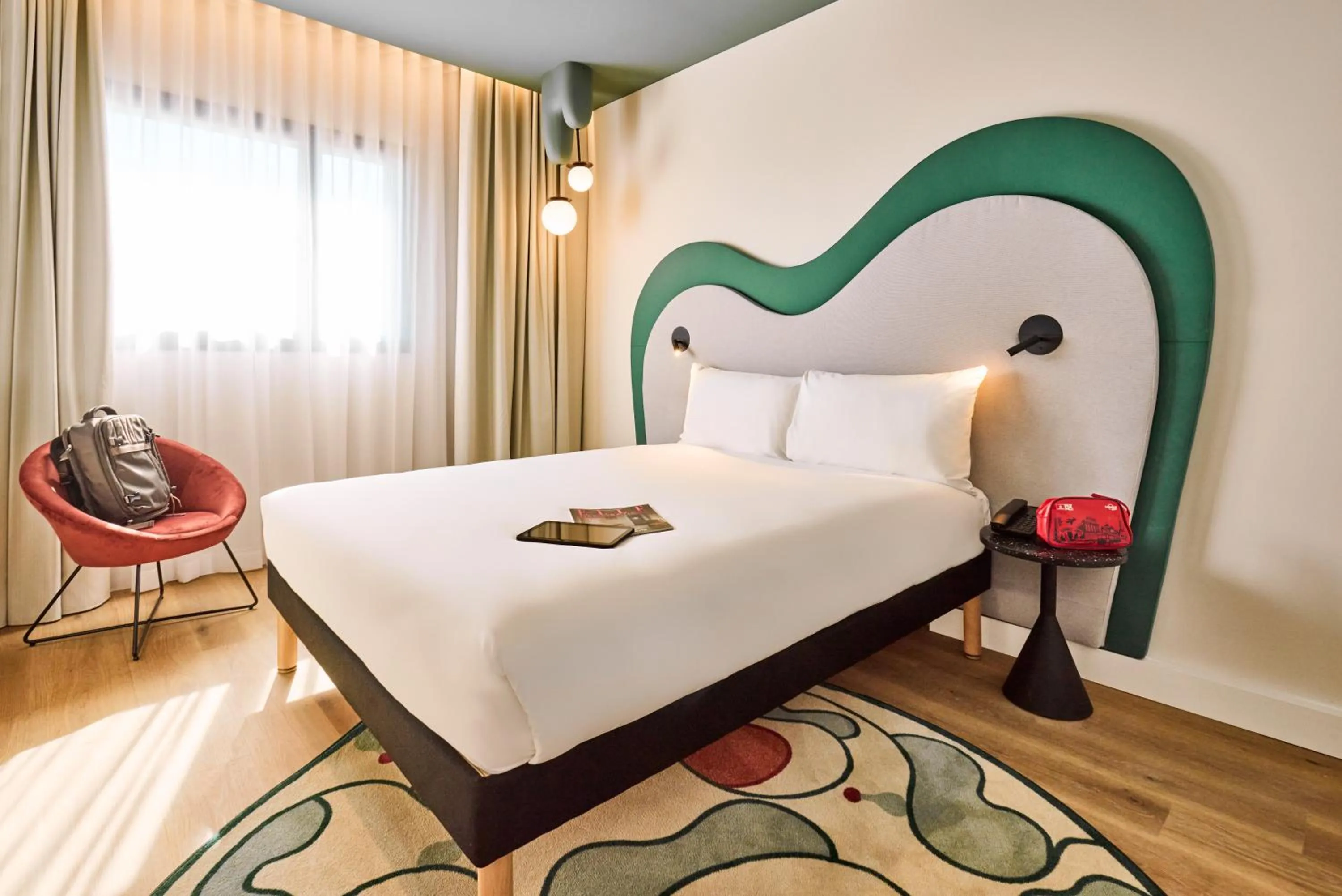 Bedroom, Bed in Ibis Styles Madrid Airport Valdebebas