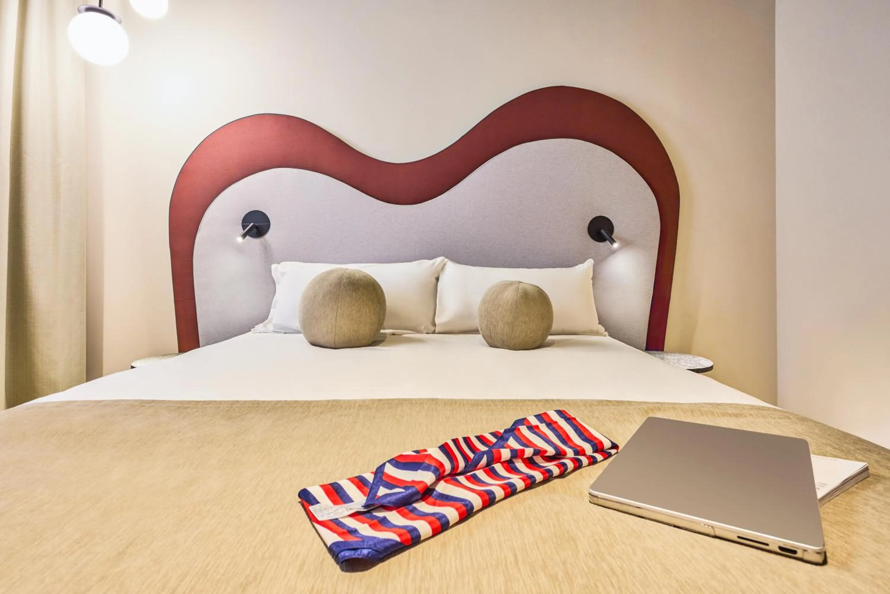 Bedroom, Bed in Ibis Styles Madrid Airport Valdebebas
