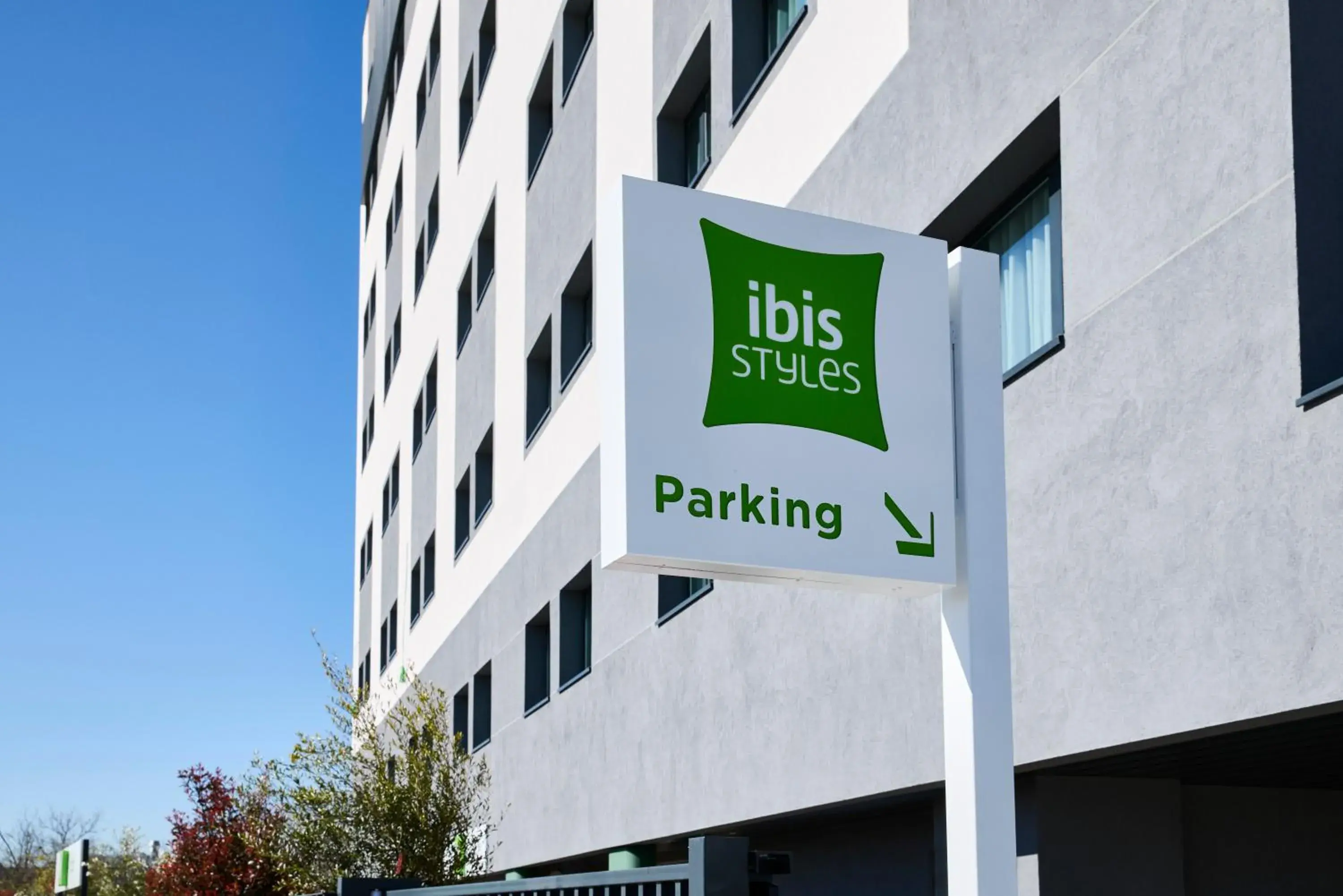Facade/entrance in Ibis Styles Madrid Airport Valdebebas Facade/entrance in Ibis Styles Madrid Airport Valdebebas