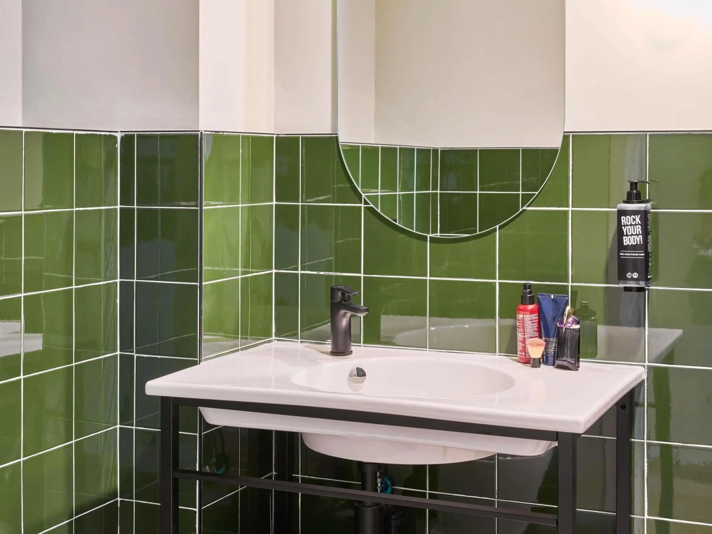 Bedroom in Ibis Styles Madrid Airport Valdebebas Bedroom in Ibis Styles Madrid Airport Valdebebas