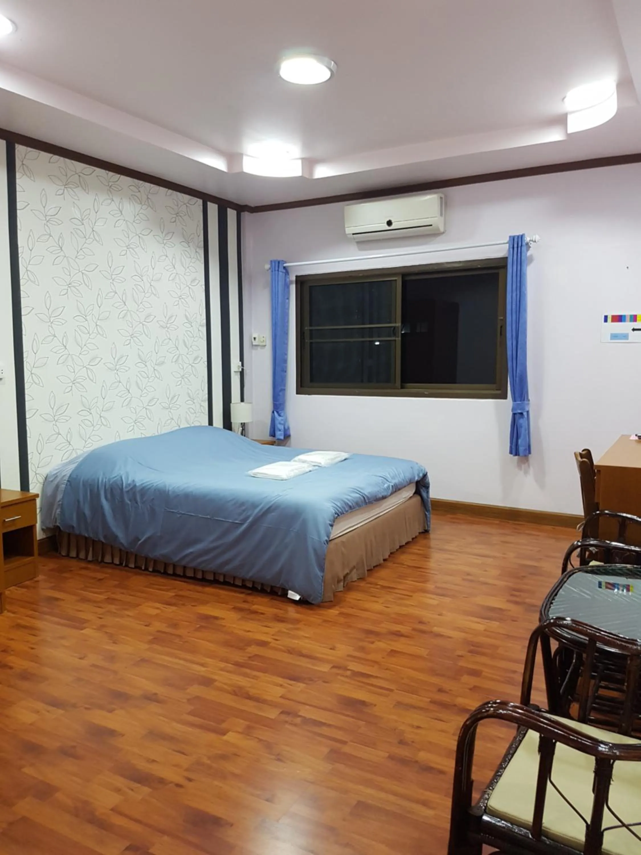 Property building, Bed in Garden Place