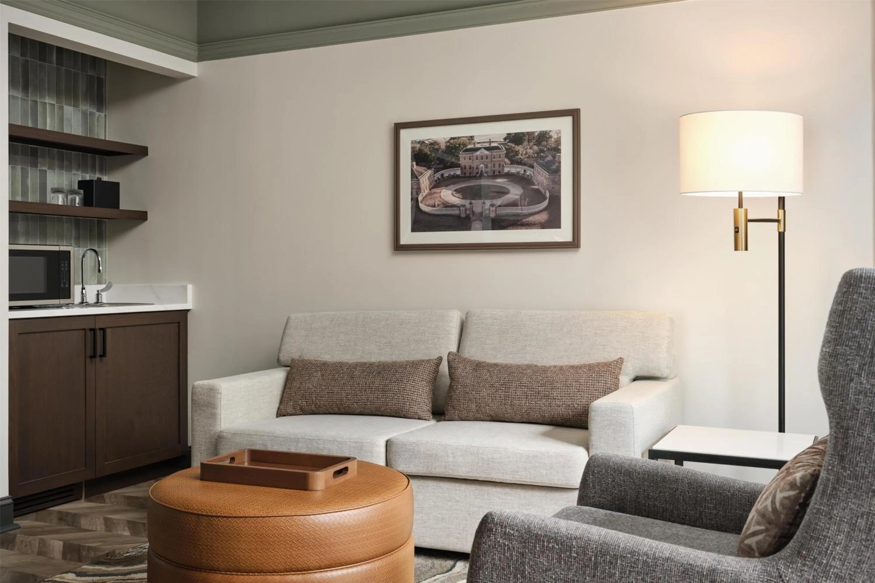 Living room in Tryon Riverfront Inn New Bern, Tapestry Collection By Hilton