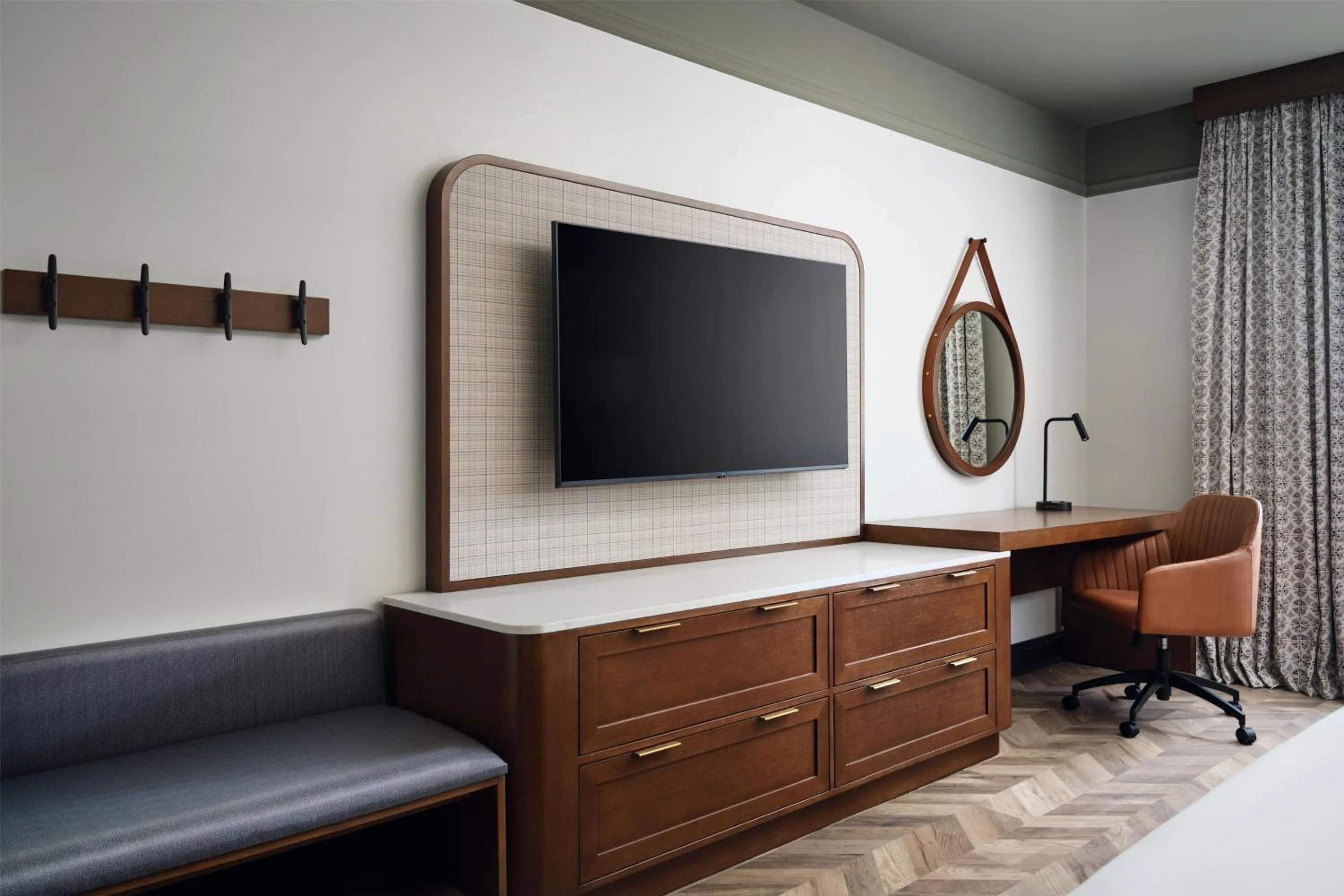 Bedroom, Bed in Tryon Riverfront Inn New Bern, Tapestry Collection By Hilton