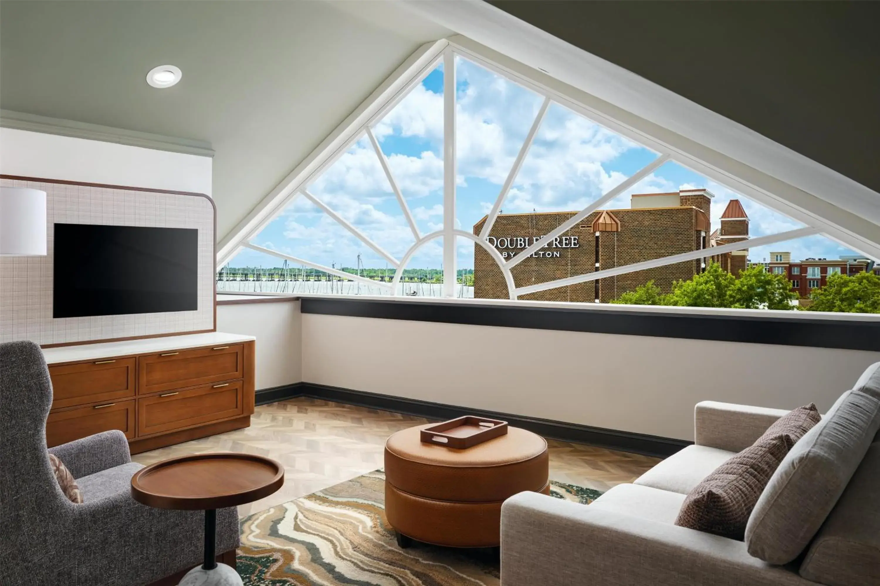 Living room in Tryon Riverfront Inn New Bern, Tapestry Collection By Hilton Living room in Tryon Riverfront Inn New Bern, Tapestry Collection By Hilton