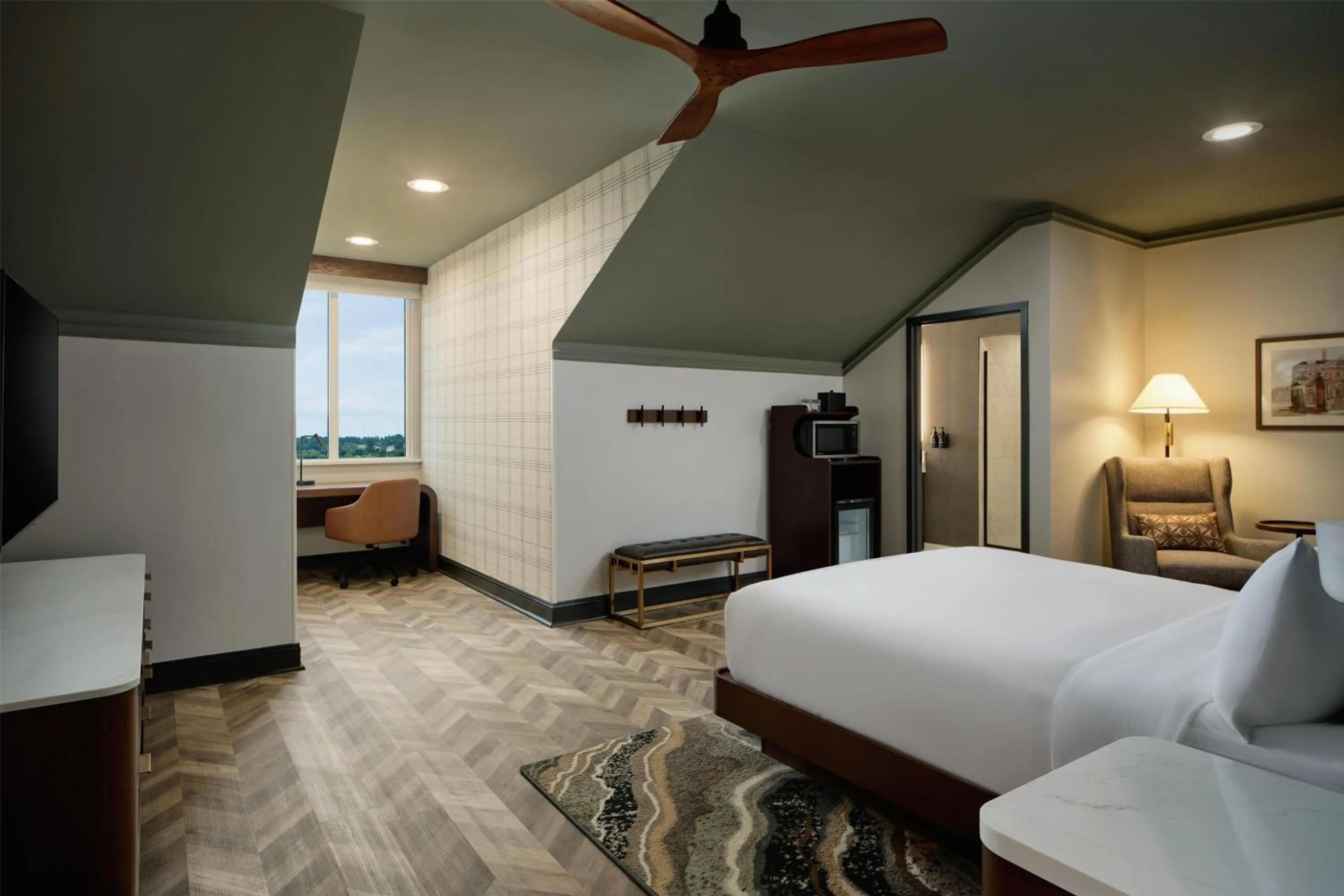 Bed in Tryon Riverfront Inn New Bern, Tapestry Collection By Hilton