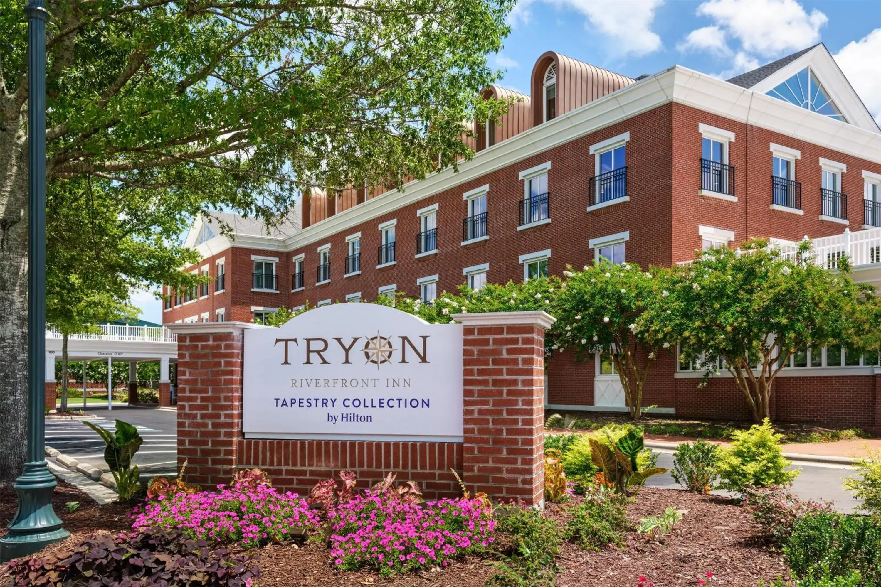 Property building in Tryon Riverfront Inn New Bern, Tapestry Collection By Hilton Property building in Tryon Riverfront Inn New Bern, Tapestry Collection By Hilton