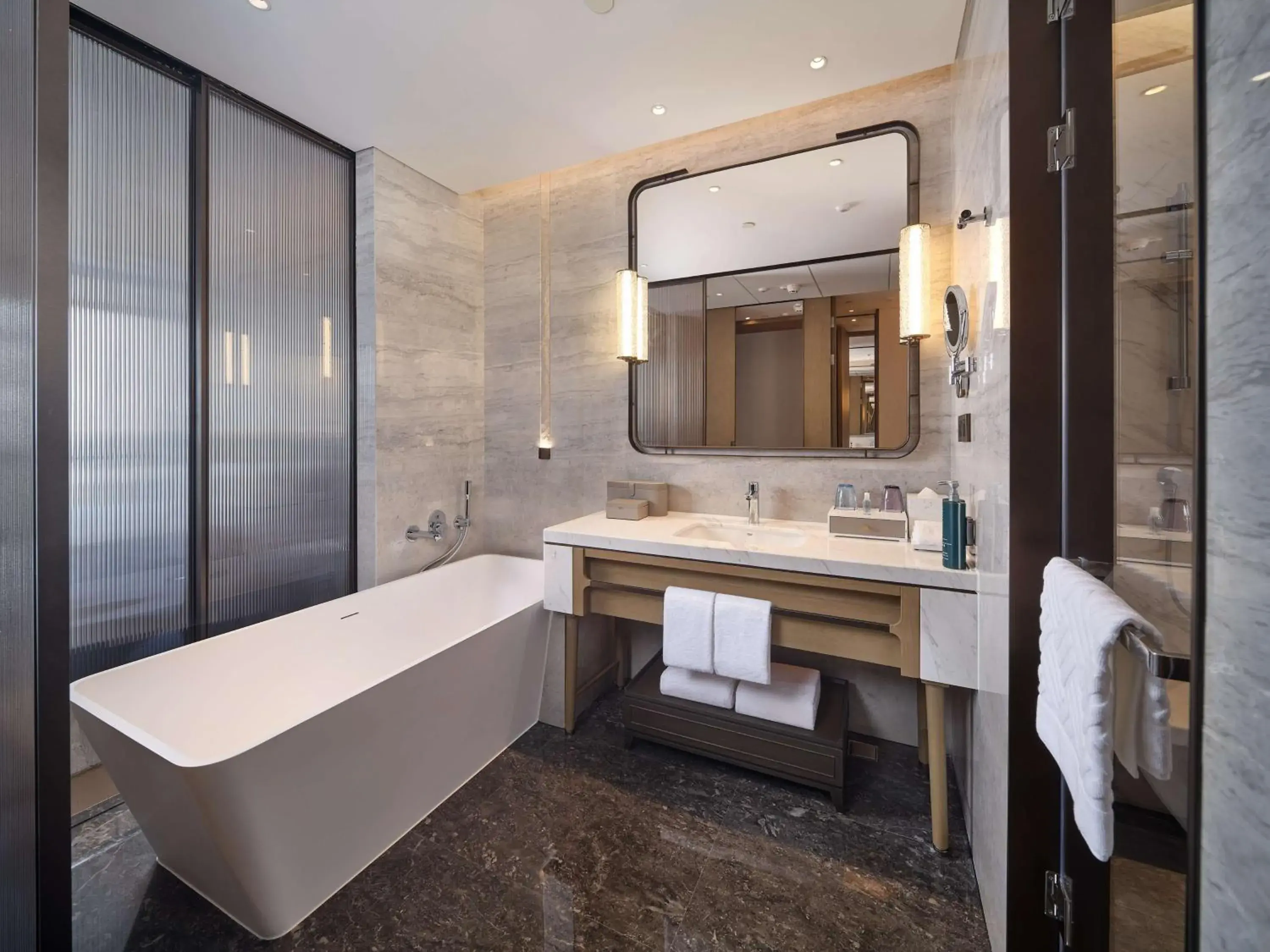 Bathroom in Hilton Jiashan Bathroom in Hilton Jiashan