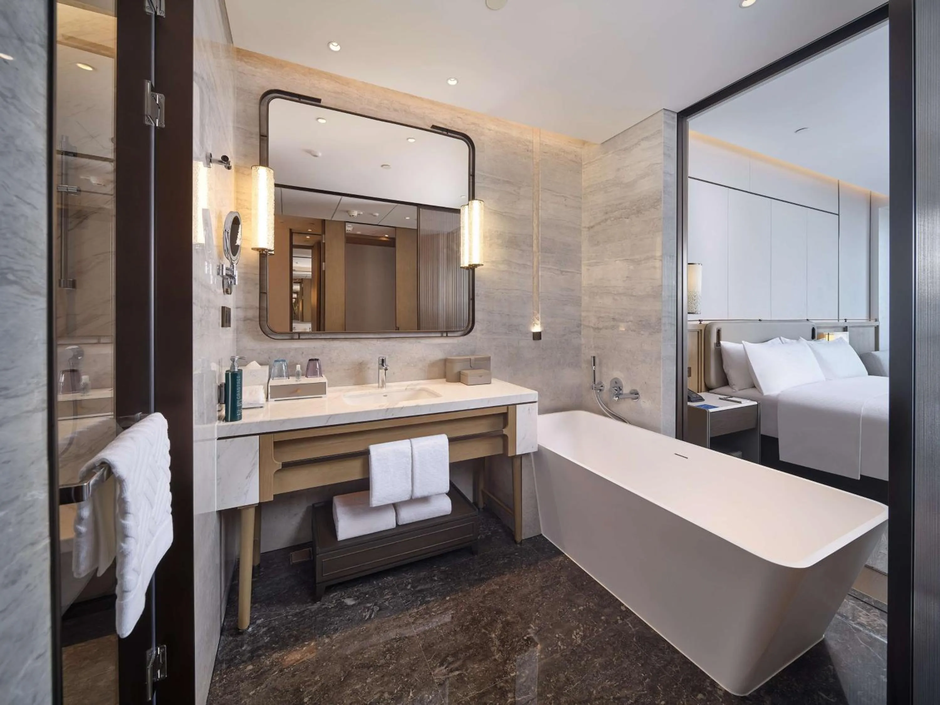 Bathroom, Bed in Hilton Jiashan