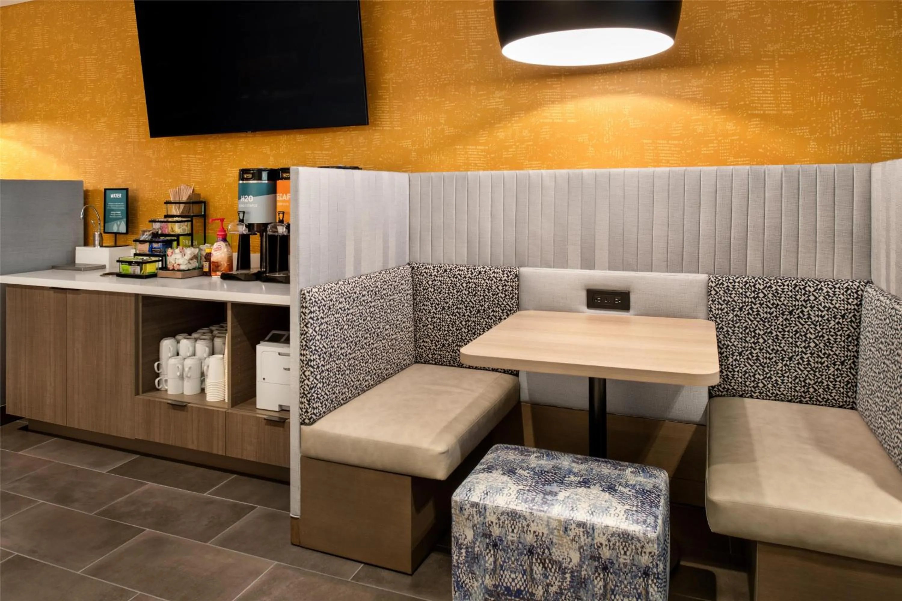 Breakfast in Home2 Suites By Hilton Woodland Sacramento