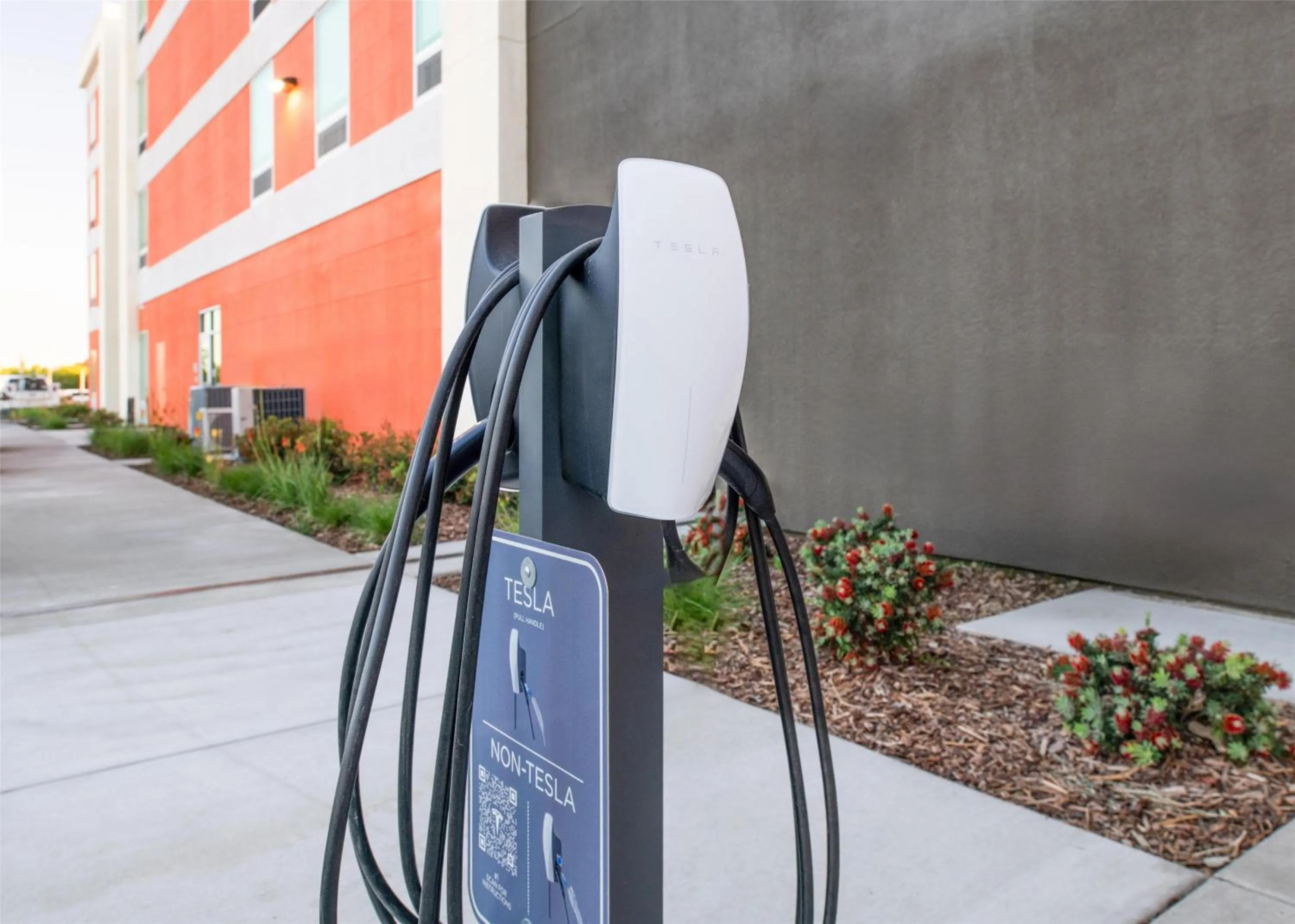 Property building in Home2 Suites By Hilton Woodland Sacramento