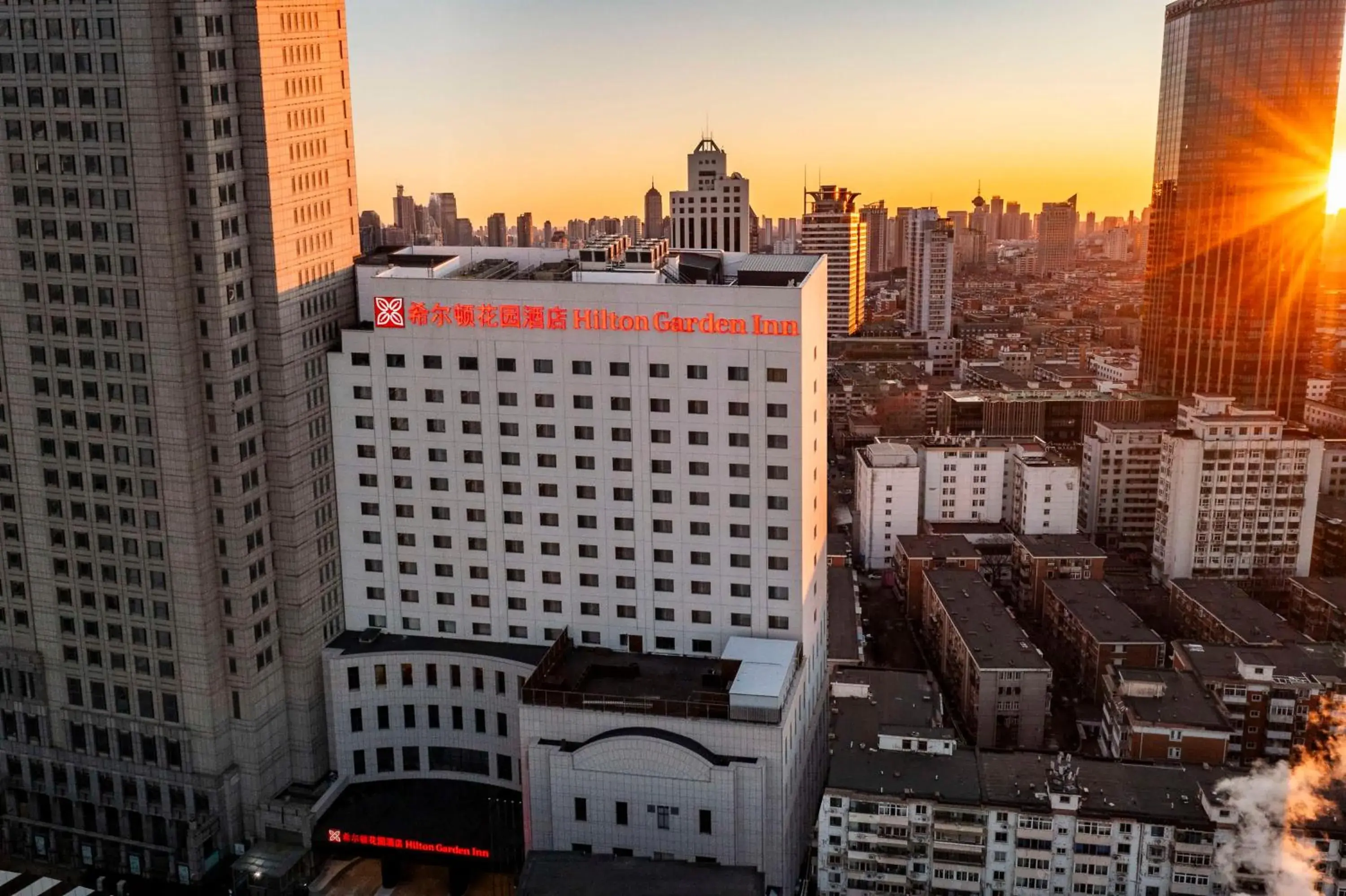 Property building in Hilton Garden Inn Tianjin Five Great Avenues Property building in Hilton Garden Inn Tianjin Five Great Avenues