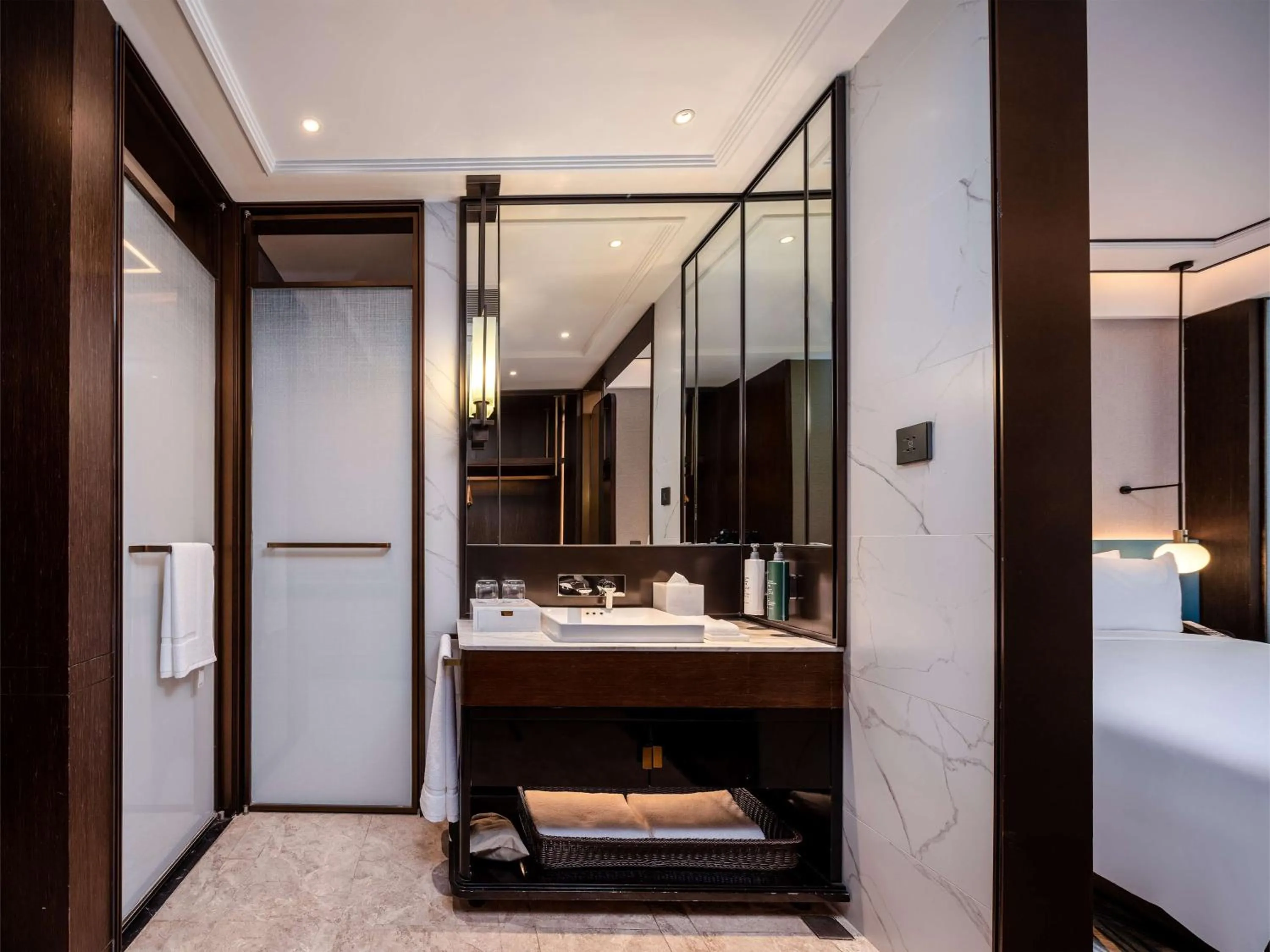 Bathroom, Bed in Hilton Garden Inn Beijing Guomao