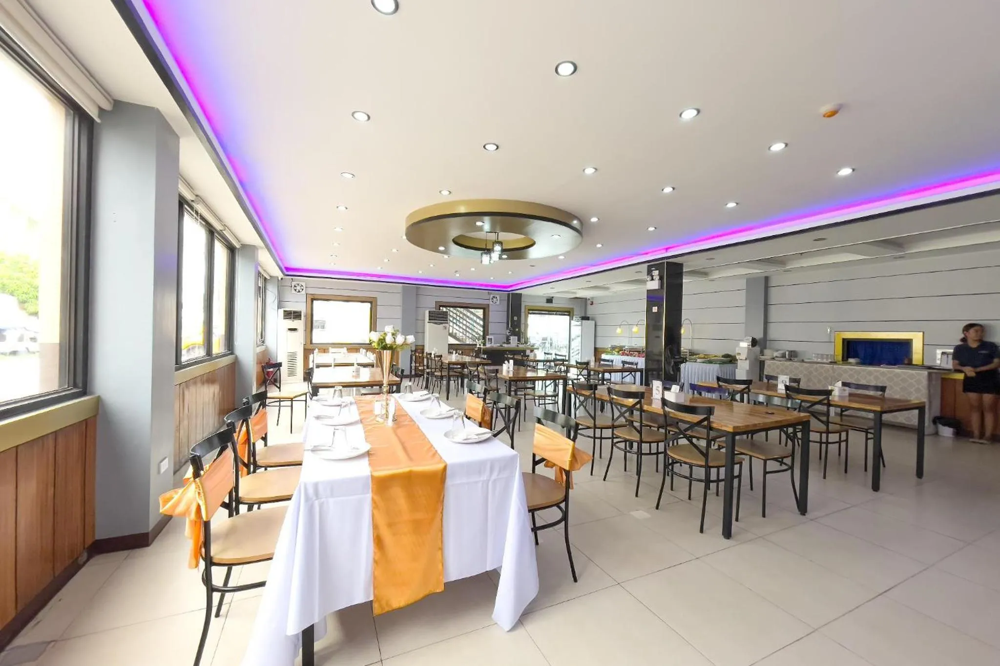 Restaurant/places to eat in Valentine Hotel Angeles City