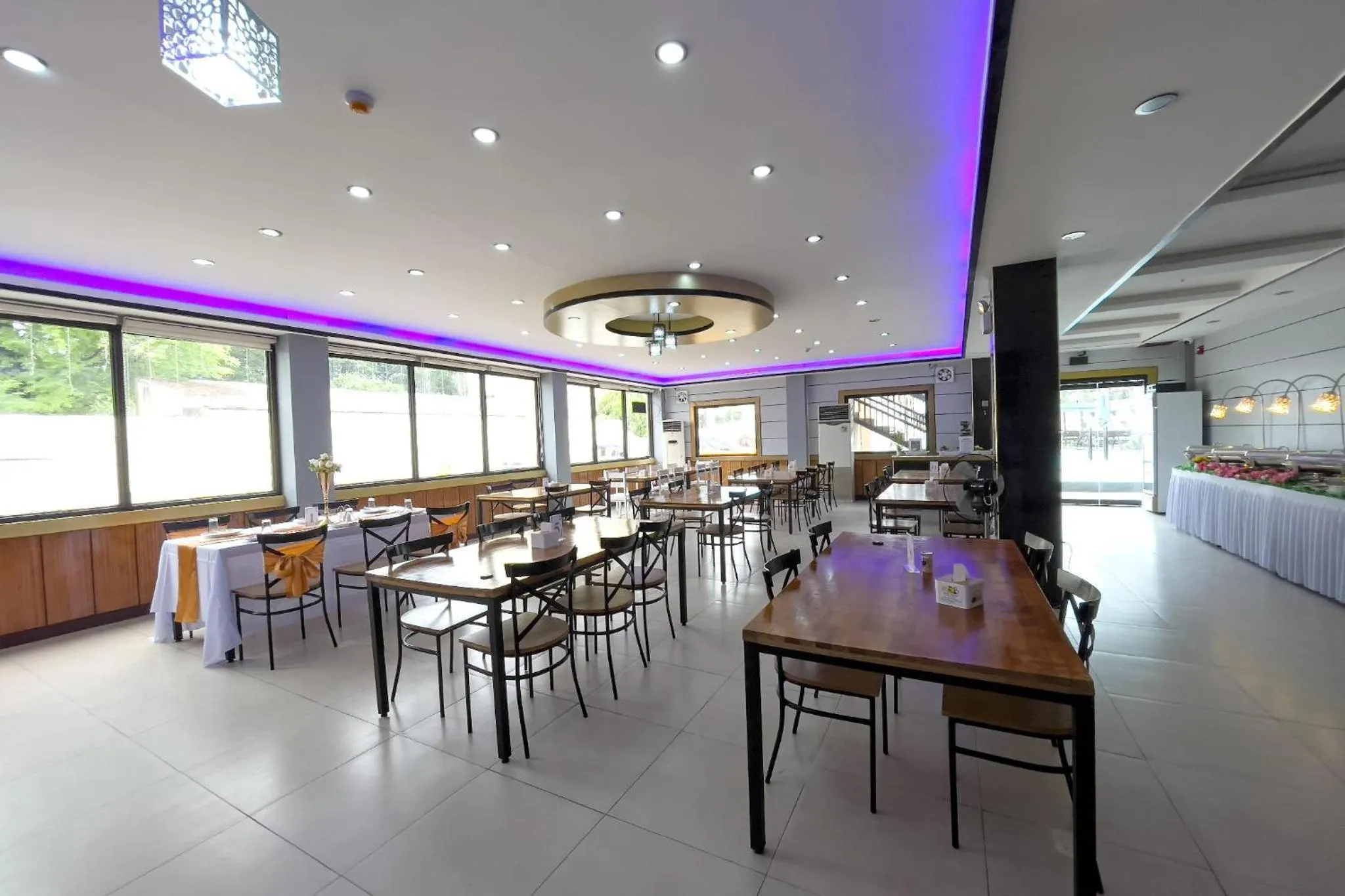 Restaurant/places to eat in Valentine Hotel Angeles City