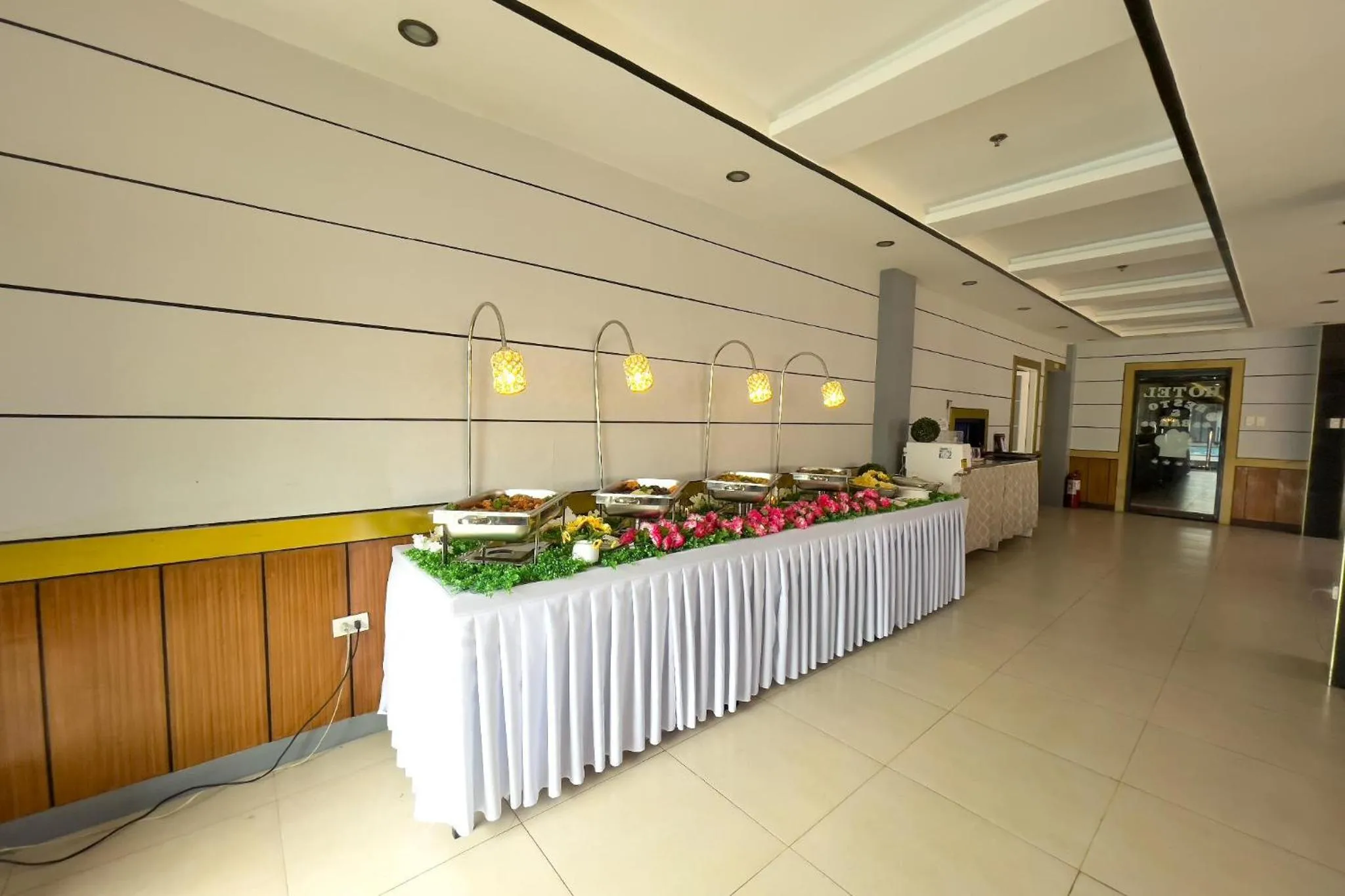 Restaurant/places to eat in Valentine Hotel Angeles City