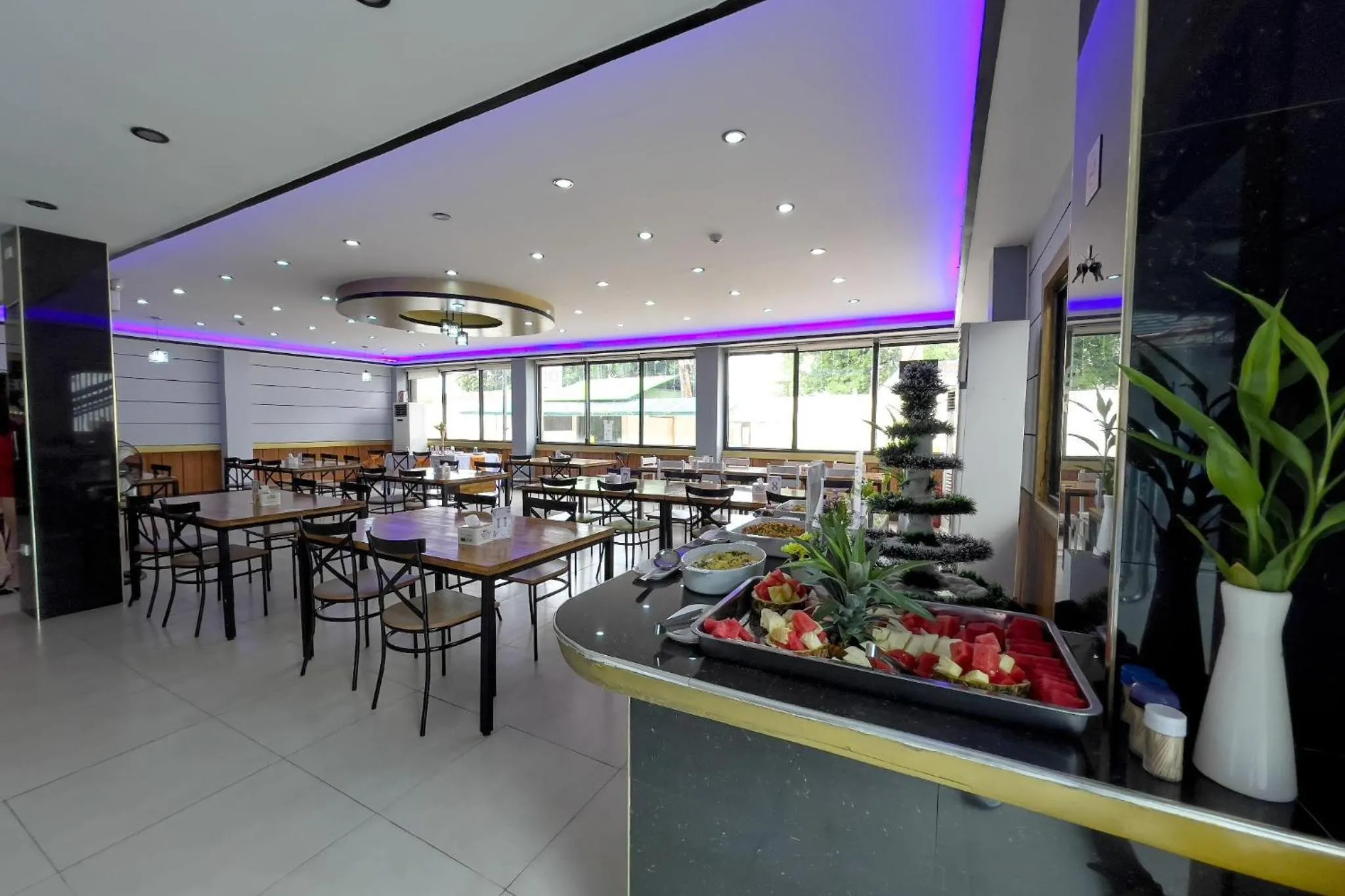 Restaurant/places to eat in Valentine Hotel Angeles City