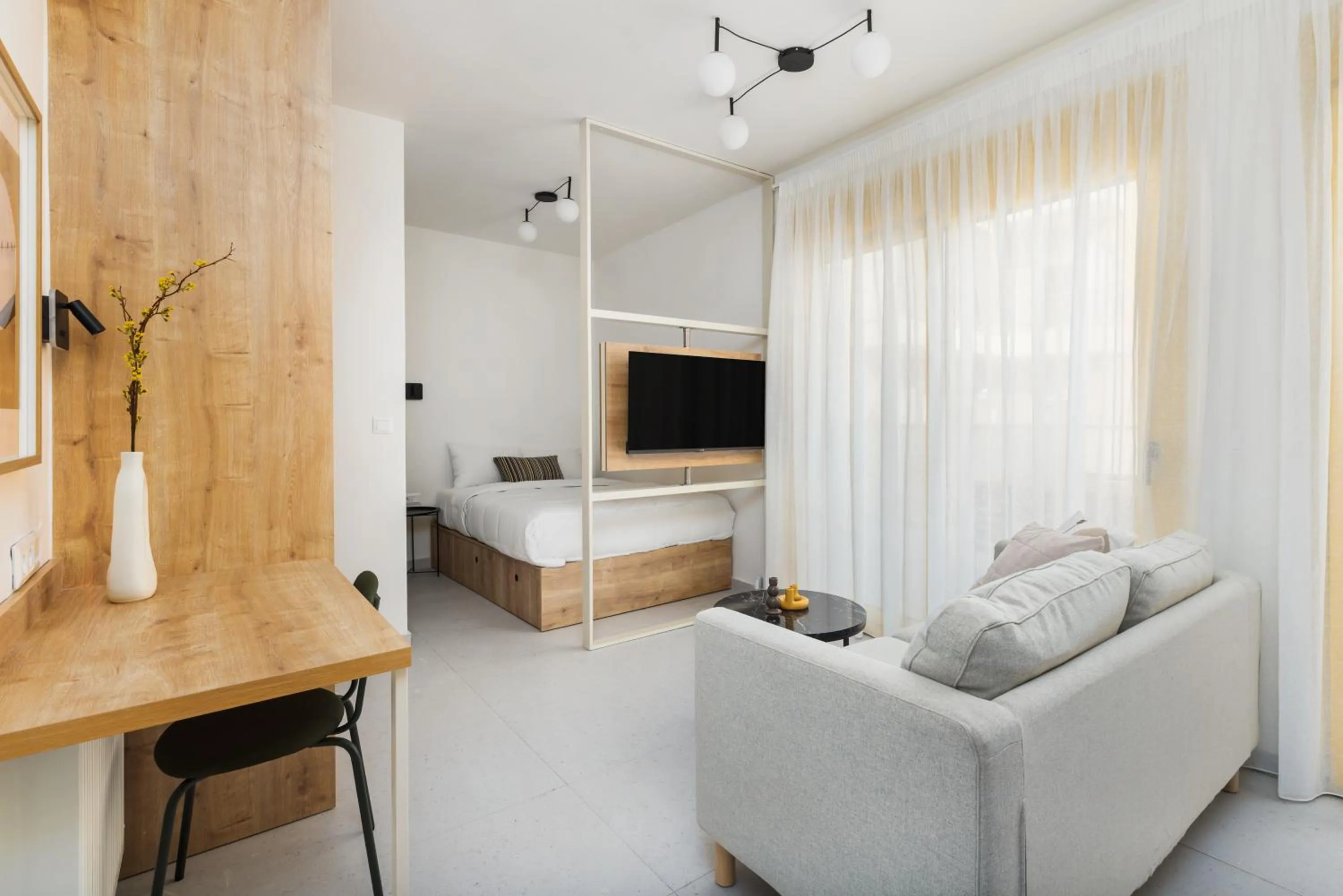 Bed in Soho Harbor by halu!