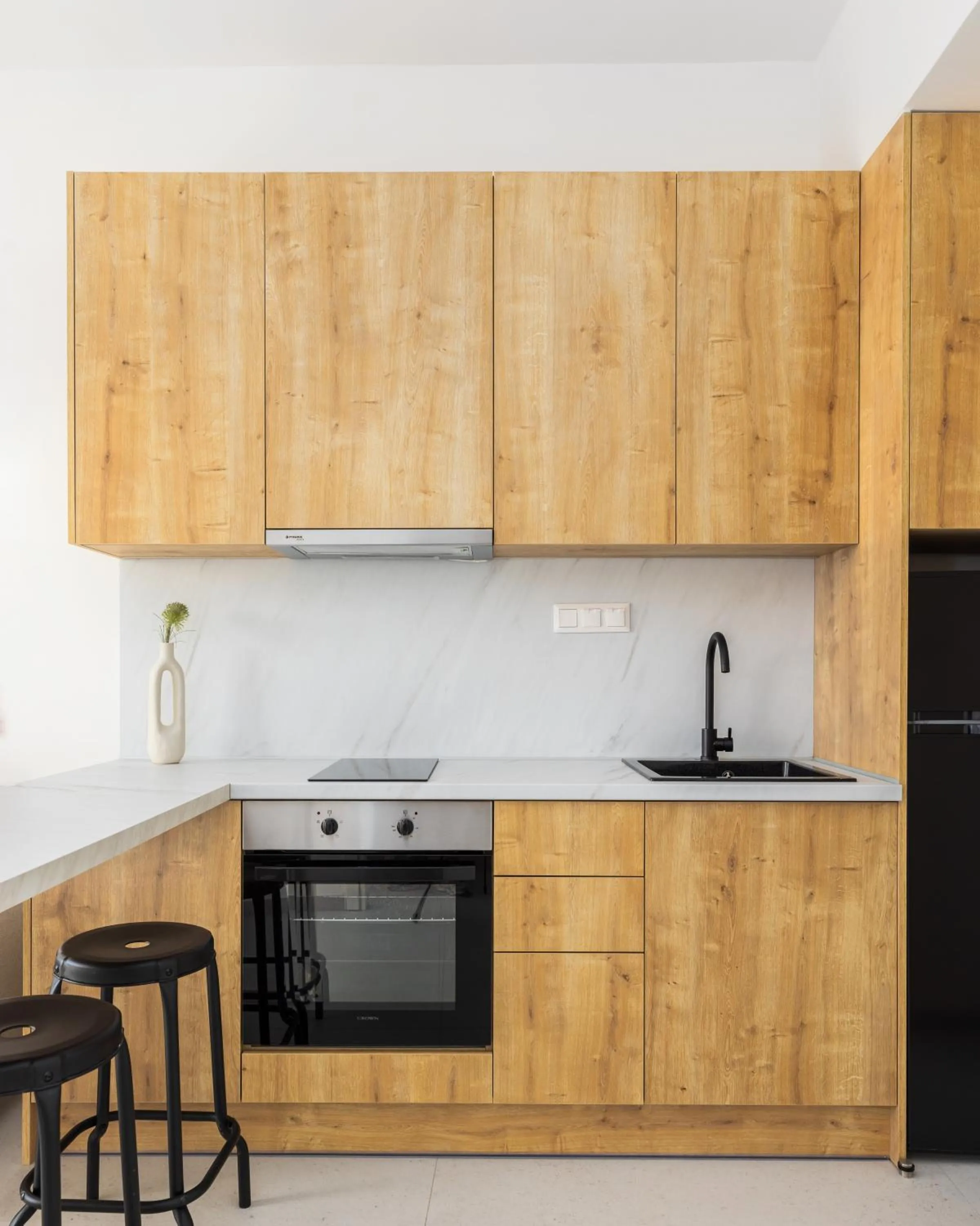 Kitchen or kitchenette in Soho Harbor by halu!