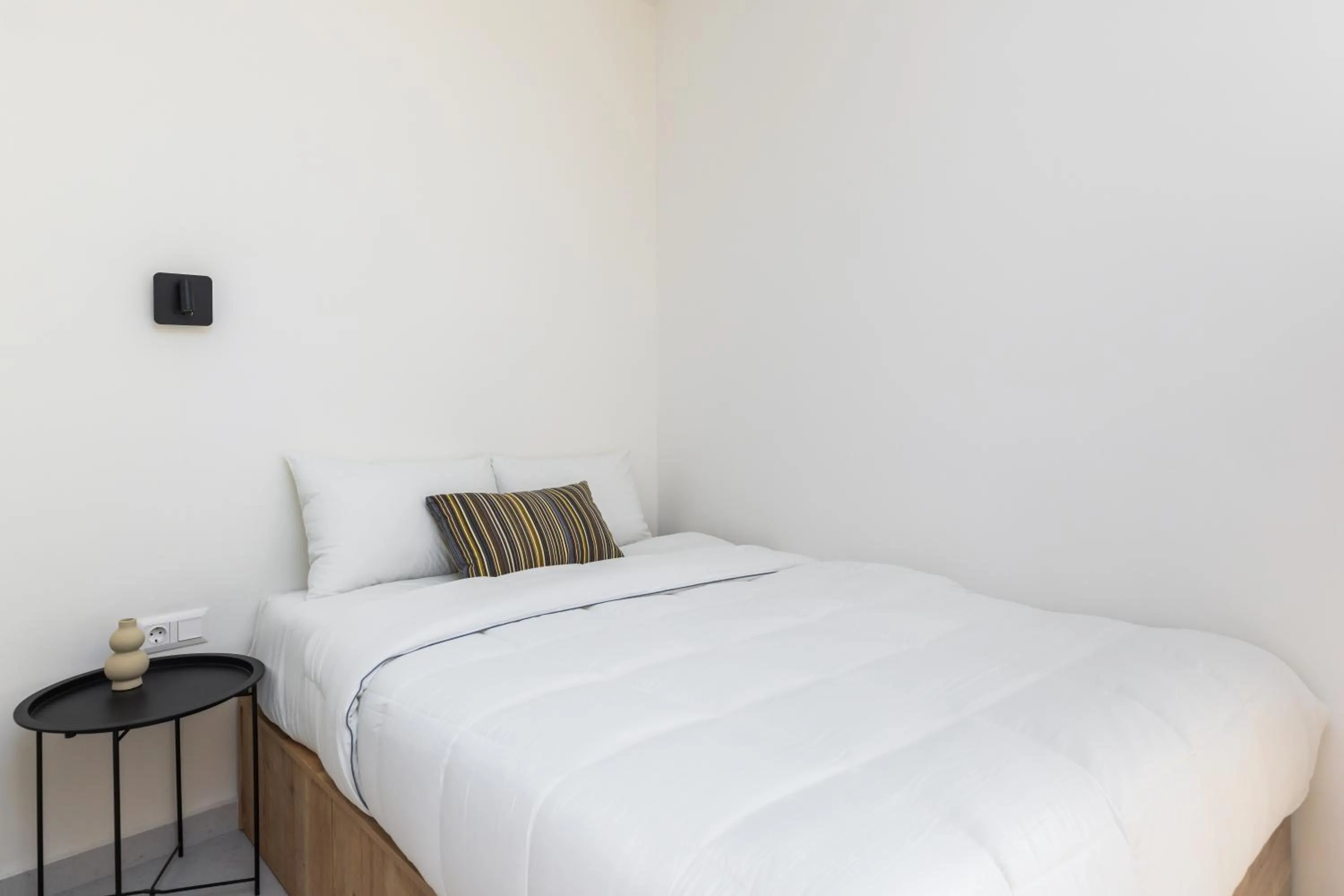 Bed in Soho Harbor by halu!