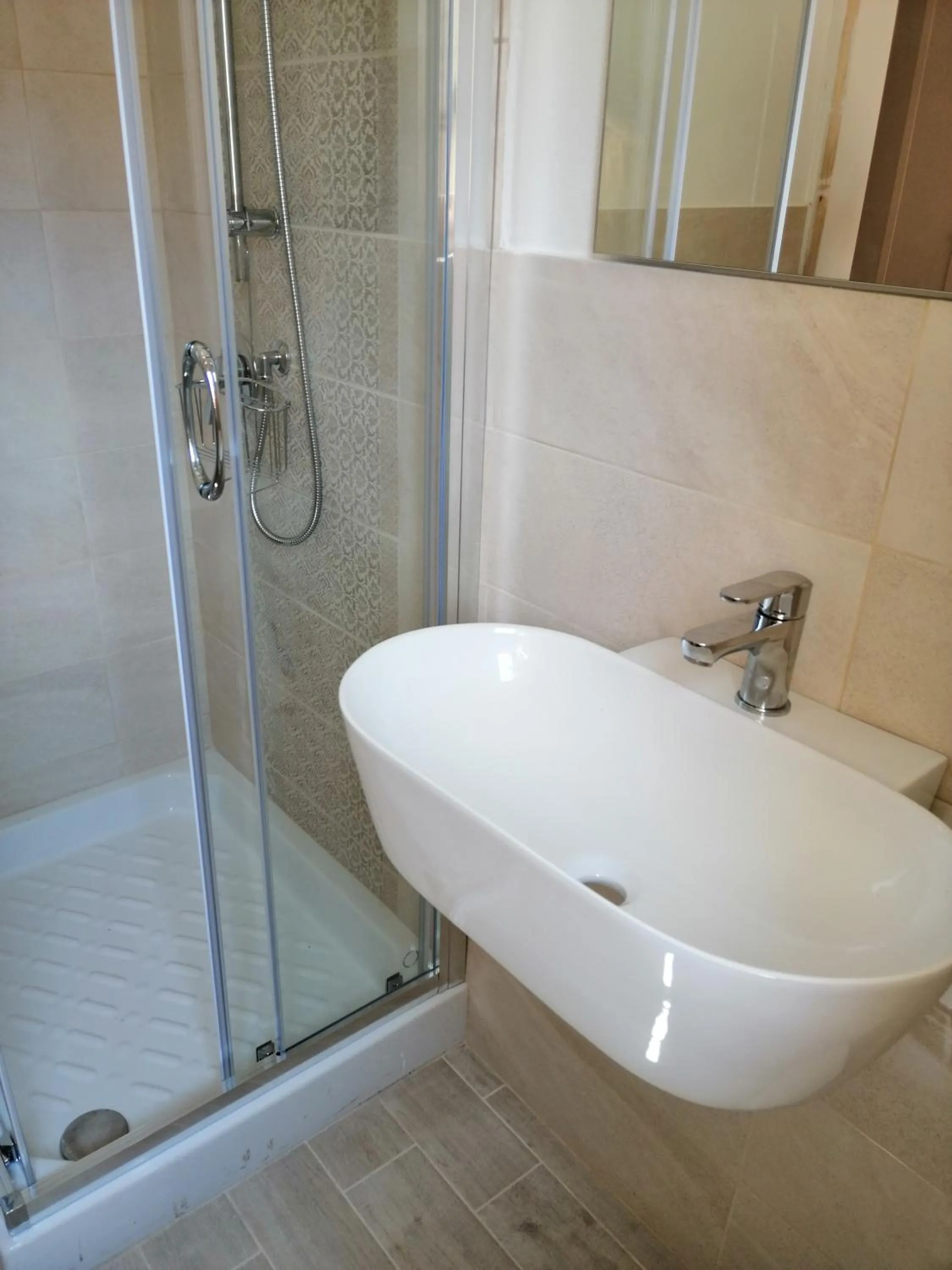 Shower in B&B Alghero Mare Chiaro