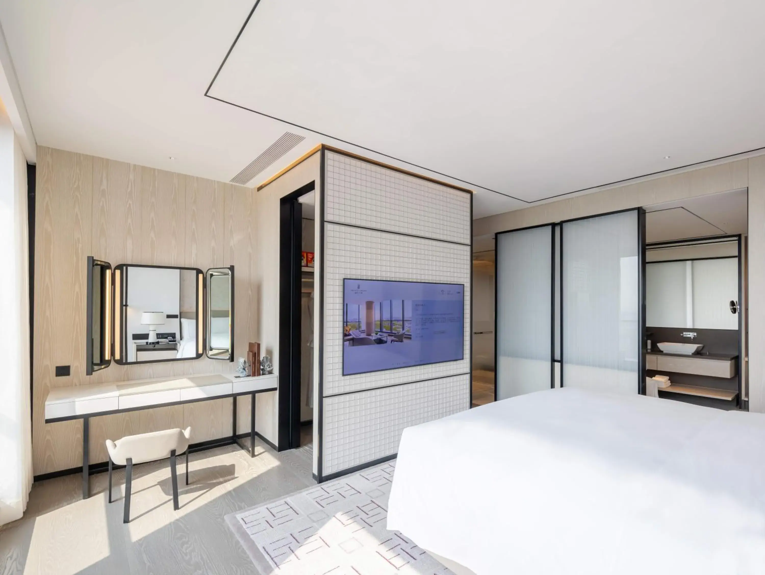 Club Deluxe King Suite with City View in The Ritz-Carlton, Suzhou Club Deluxe King Suite with City View in The Ritz-Carlton, Suzhou