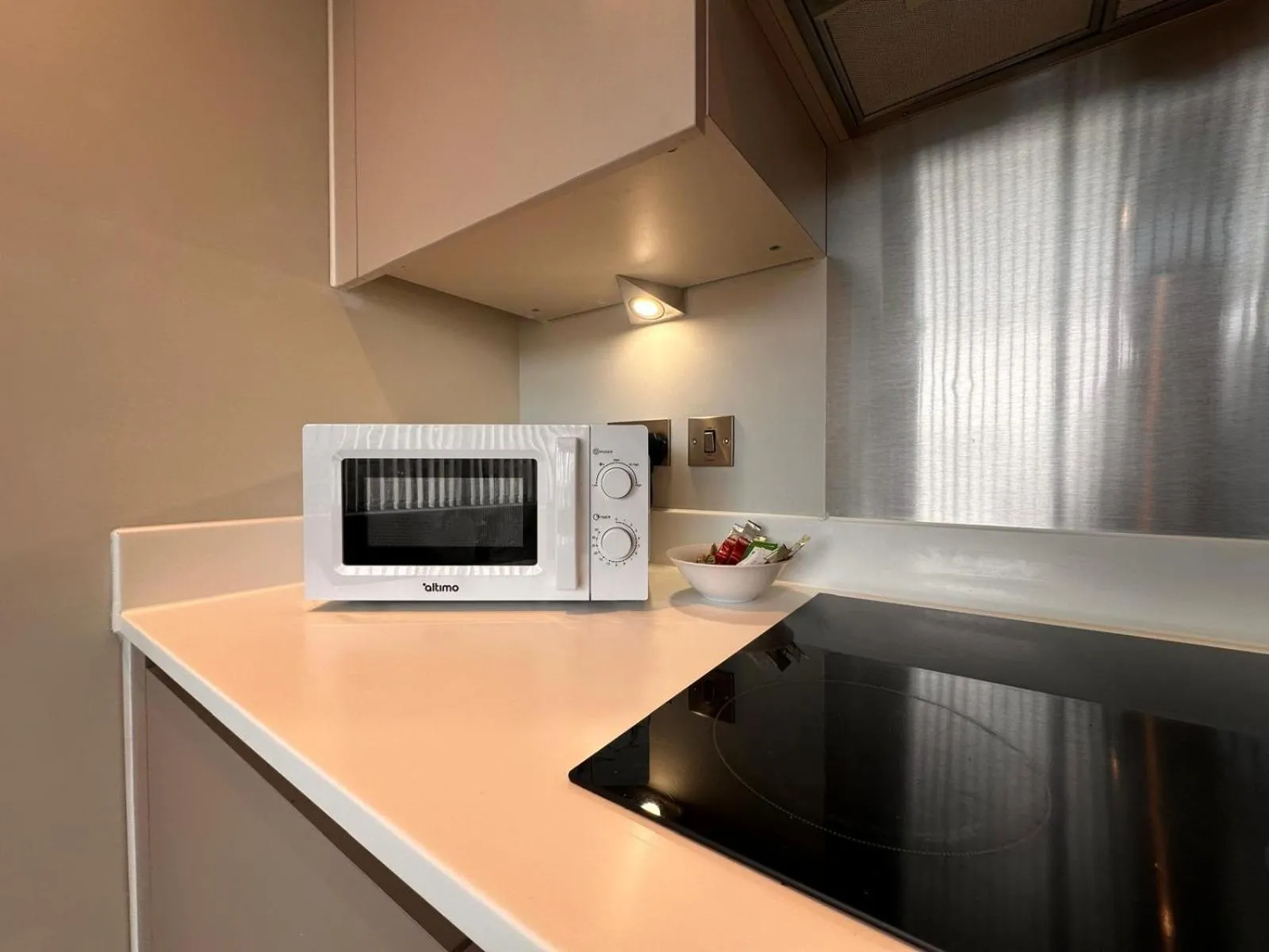 Kitchen or kitchenette in Cozy Studio in Bracknell with free Parking