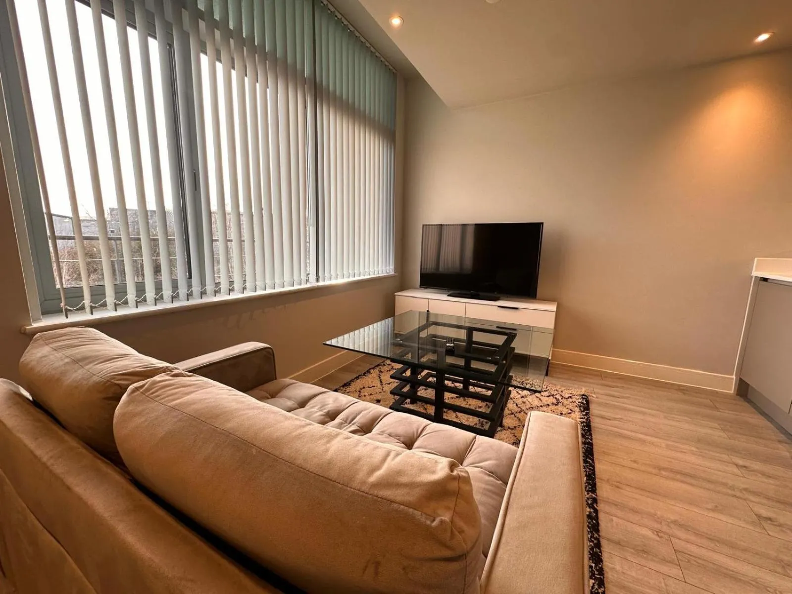 TV and multimedia in Cozy Studio in Bracknell with free Parking
