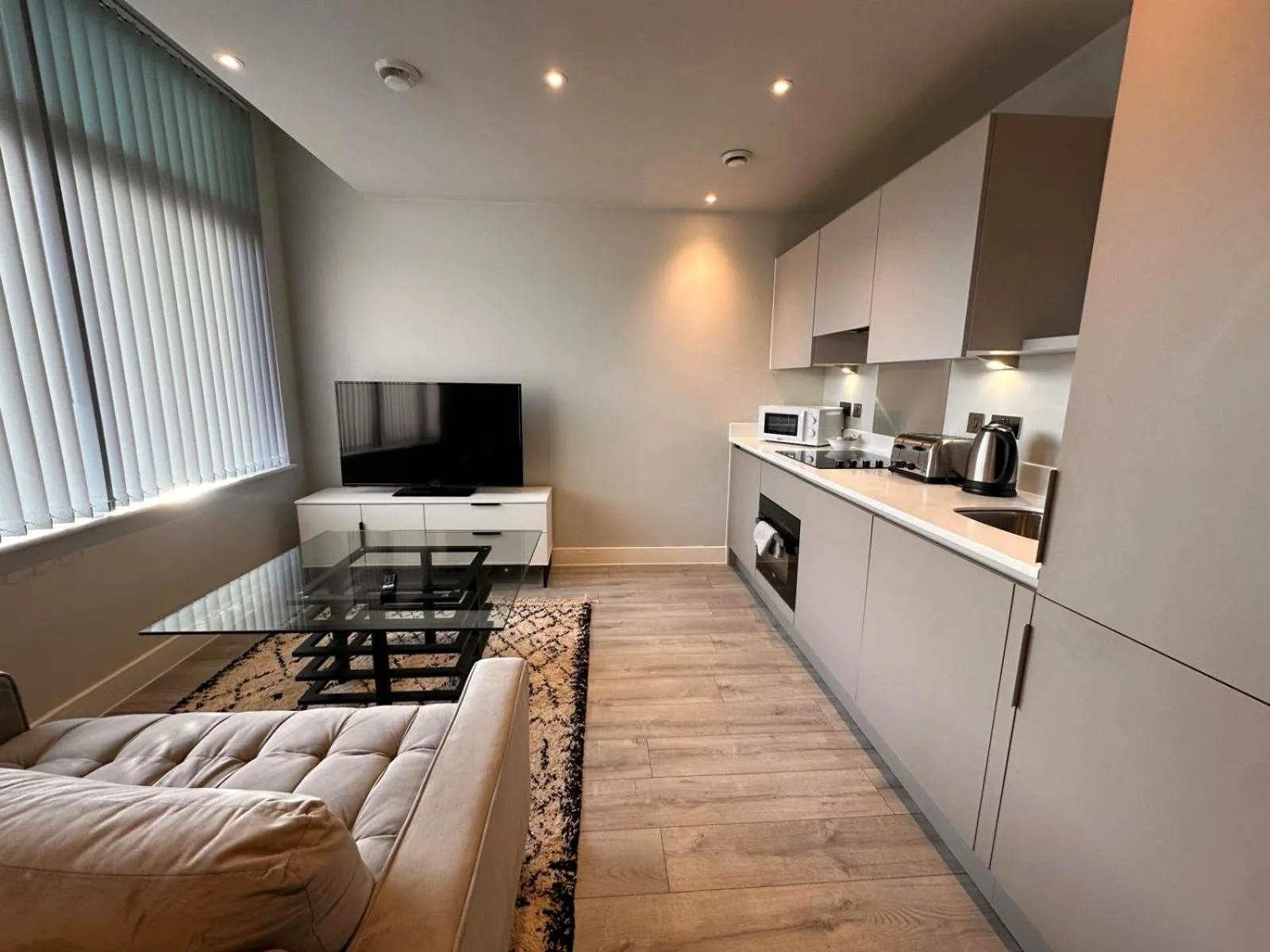 TV and multimedia in Cozy Studio in Bracknell with free Parking