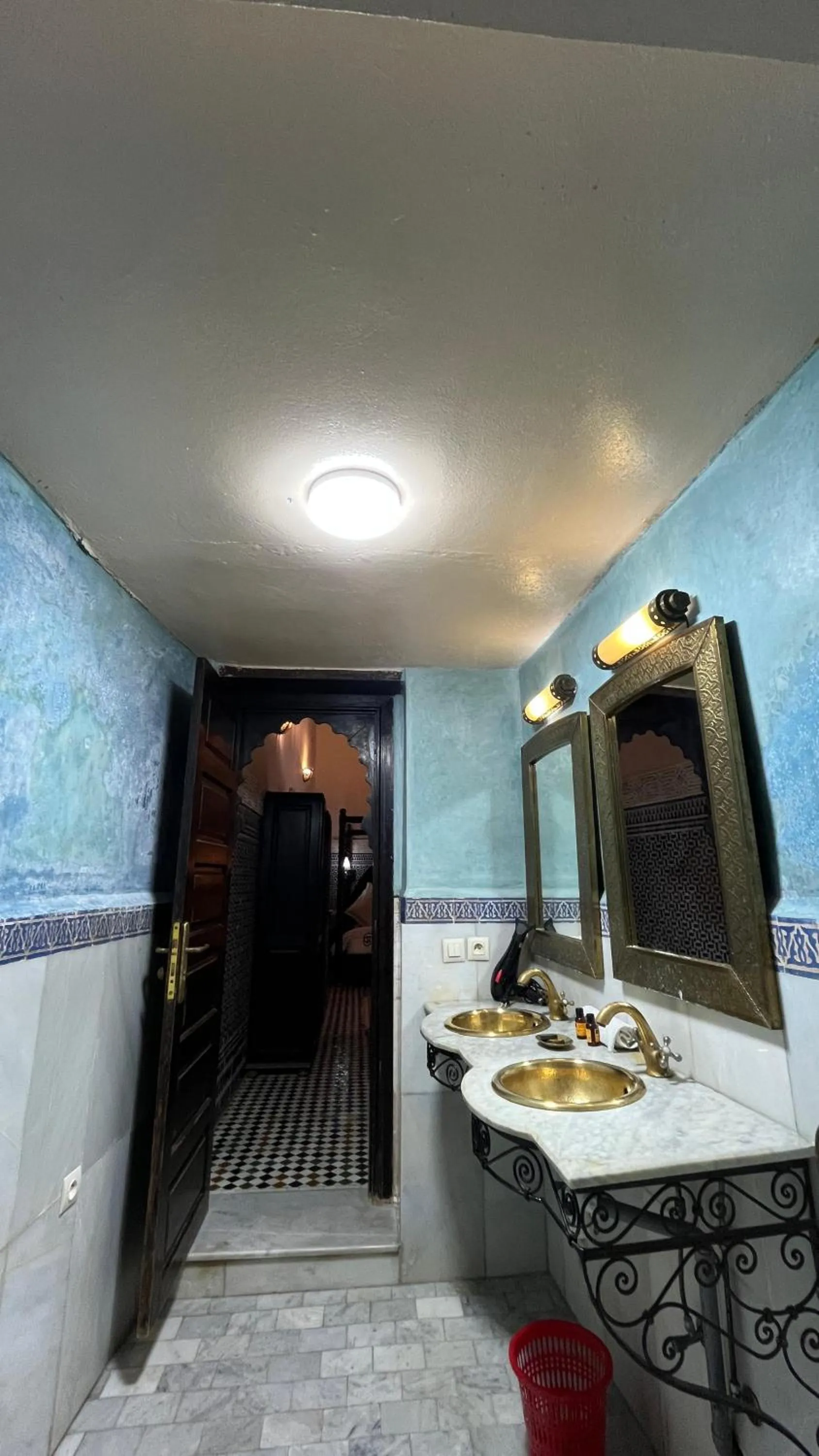 Kitchen or kitchenette in Riad Bab Fes Suite &Spa