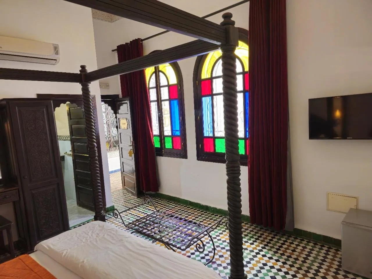 Communal lounge/ TV room, Bed in Riad Bab Fes Suite &Spa