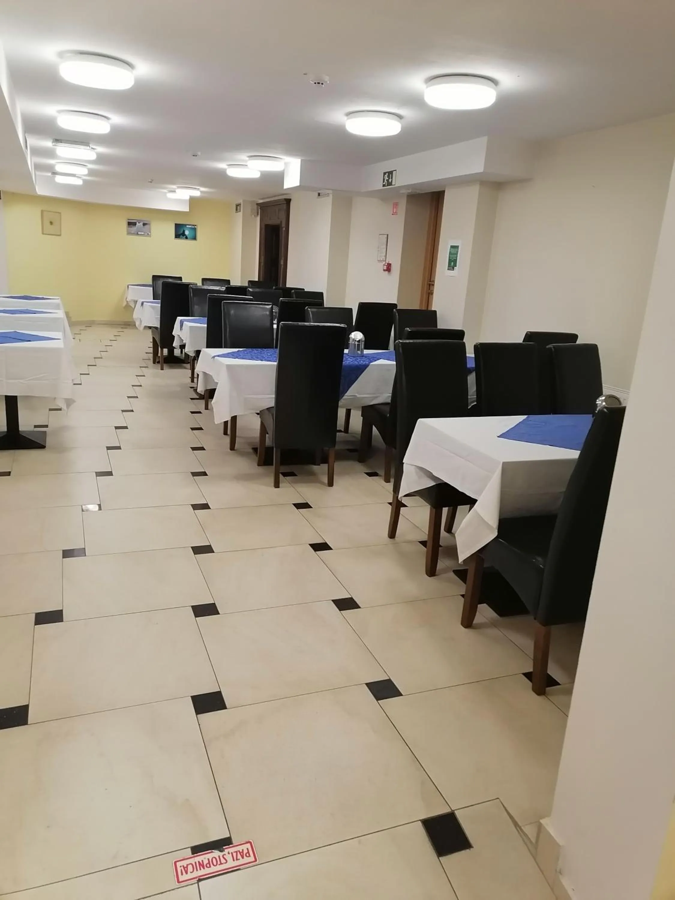 Breakfast in S Hotel