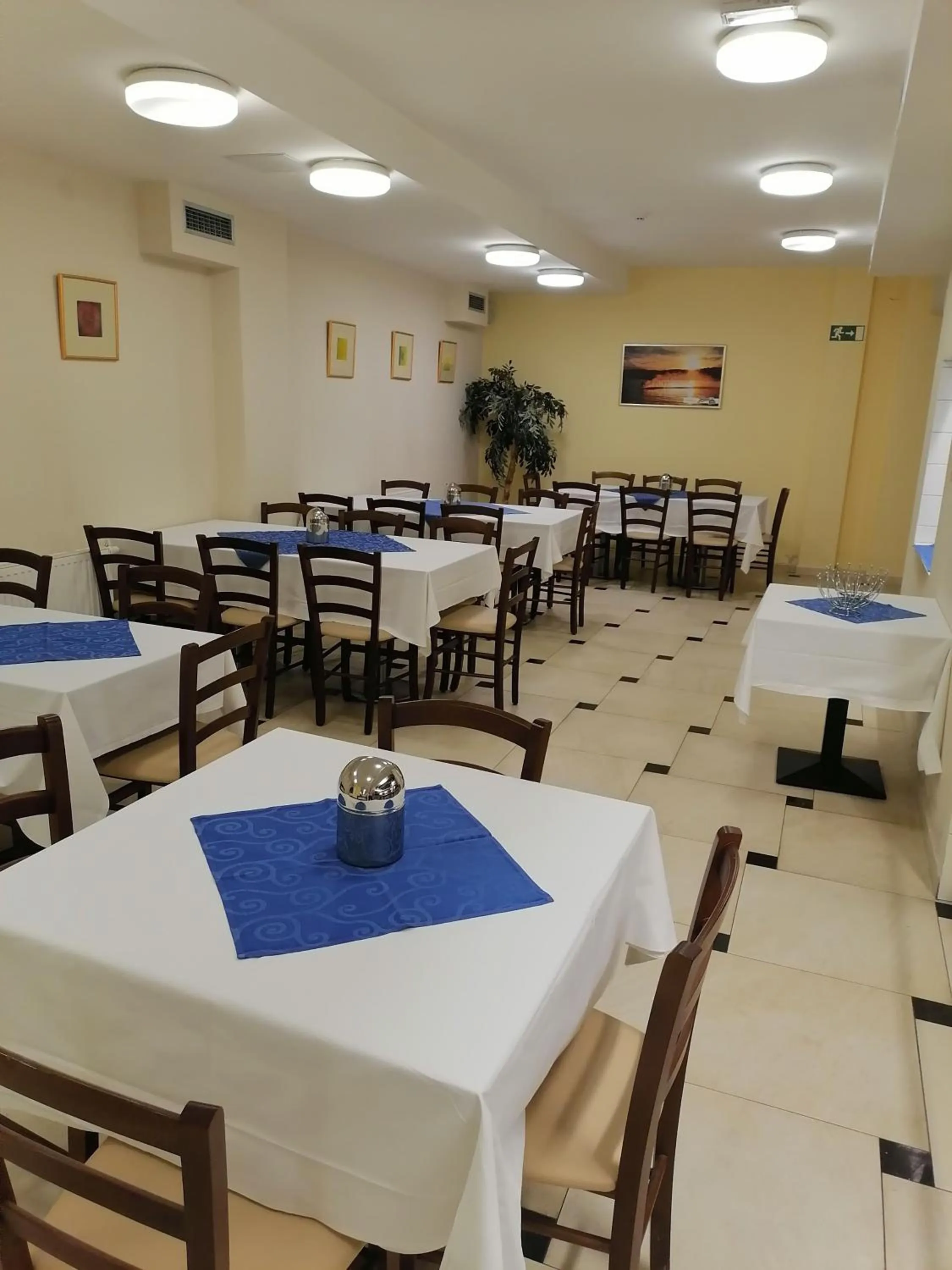 Breakfast in S Hotel