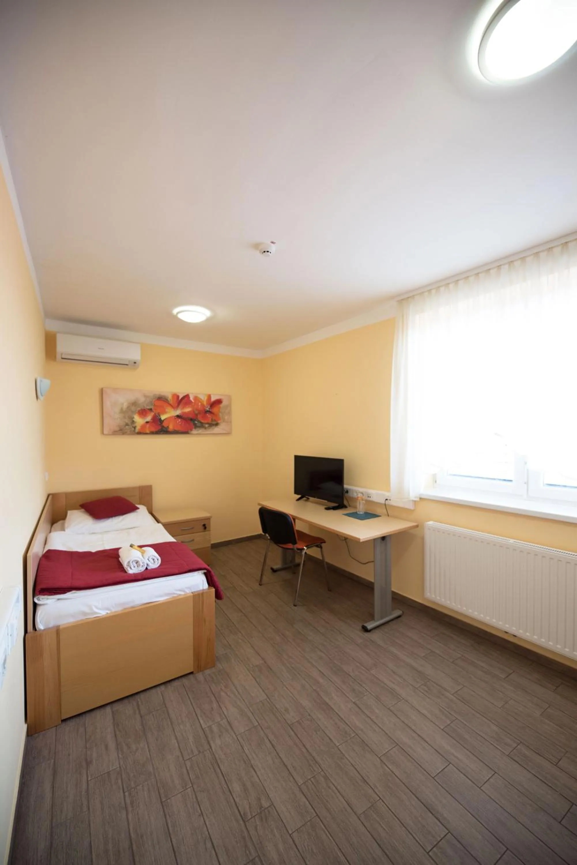 Photo of the whole room, Bed in S Hotel