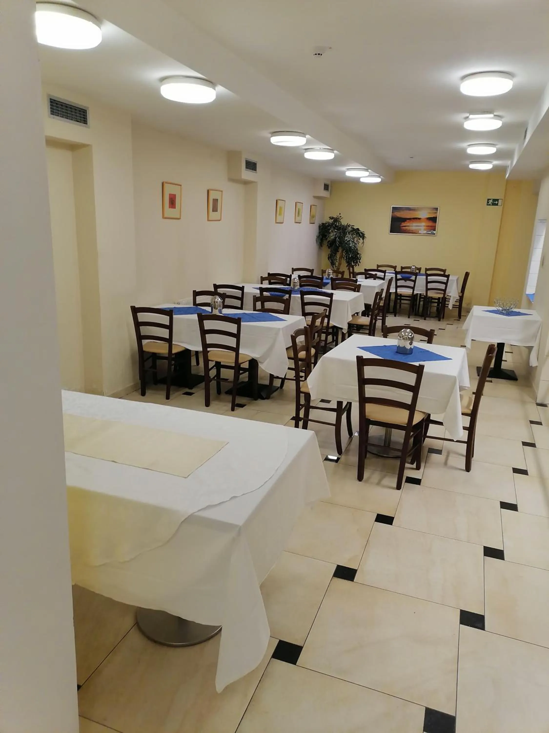 Breakfast in S Hotel