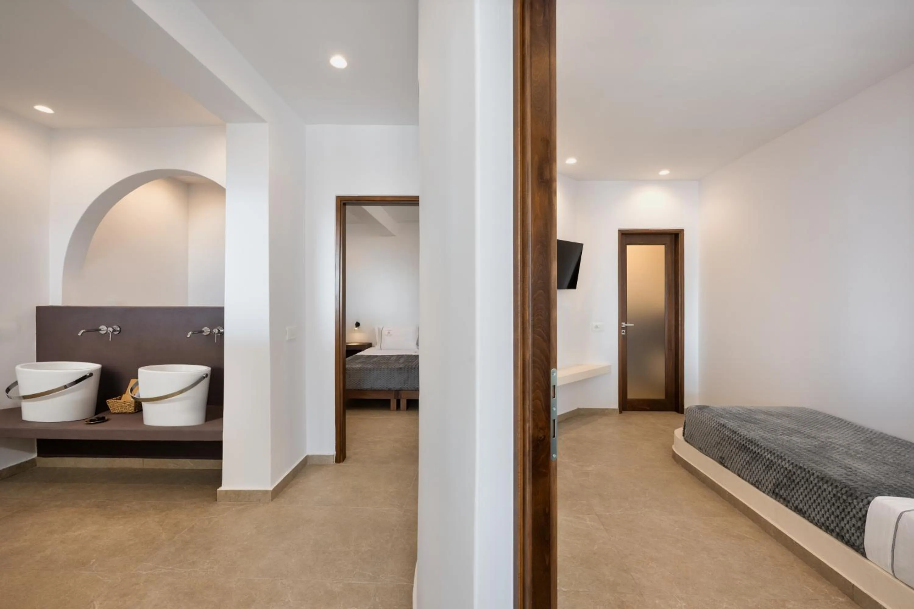 Photo of the whole room, Bed in Aelia Thalassa