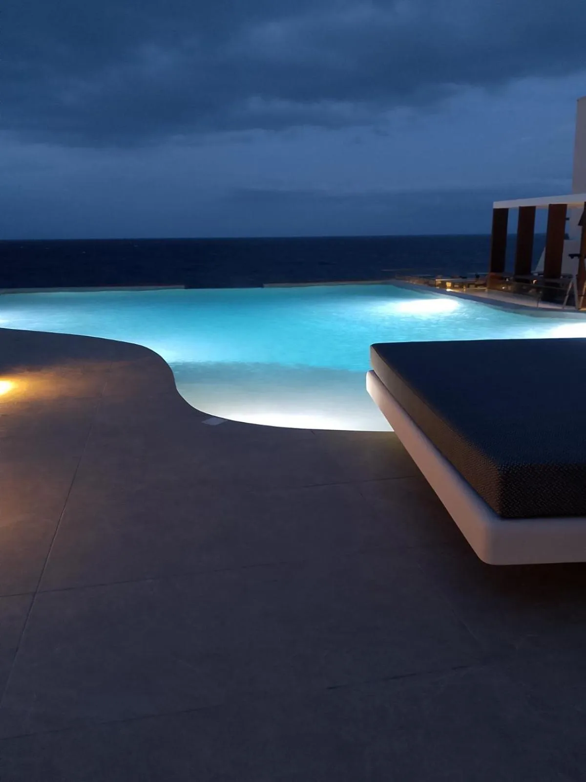 Night in Aelia Thalassa